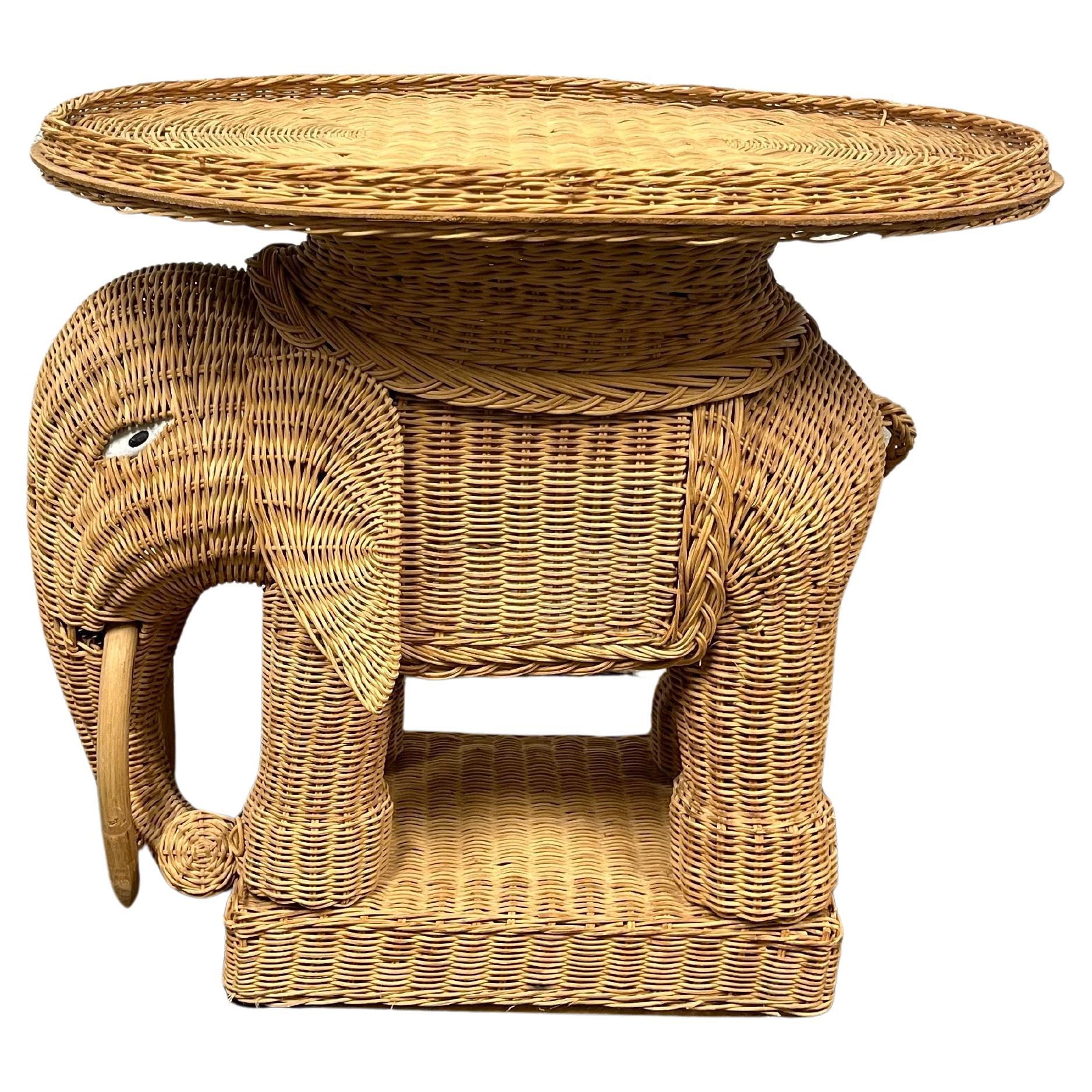 Mesa auxiliar de ratán y mimbre estilo elefante Vivai del Sud