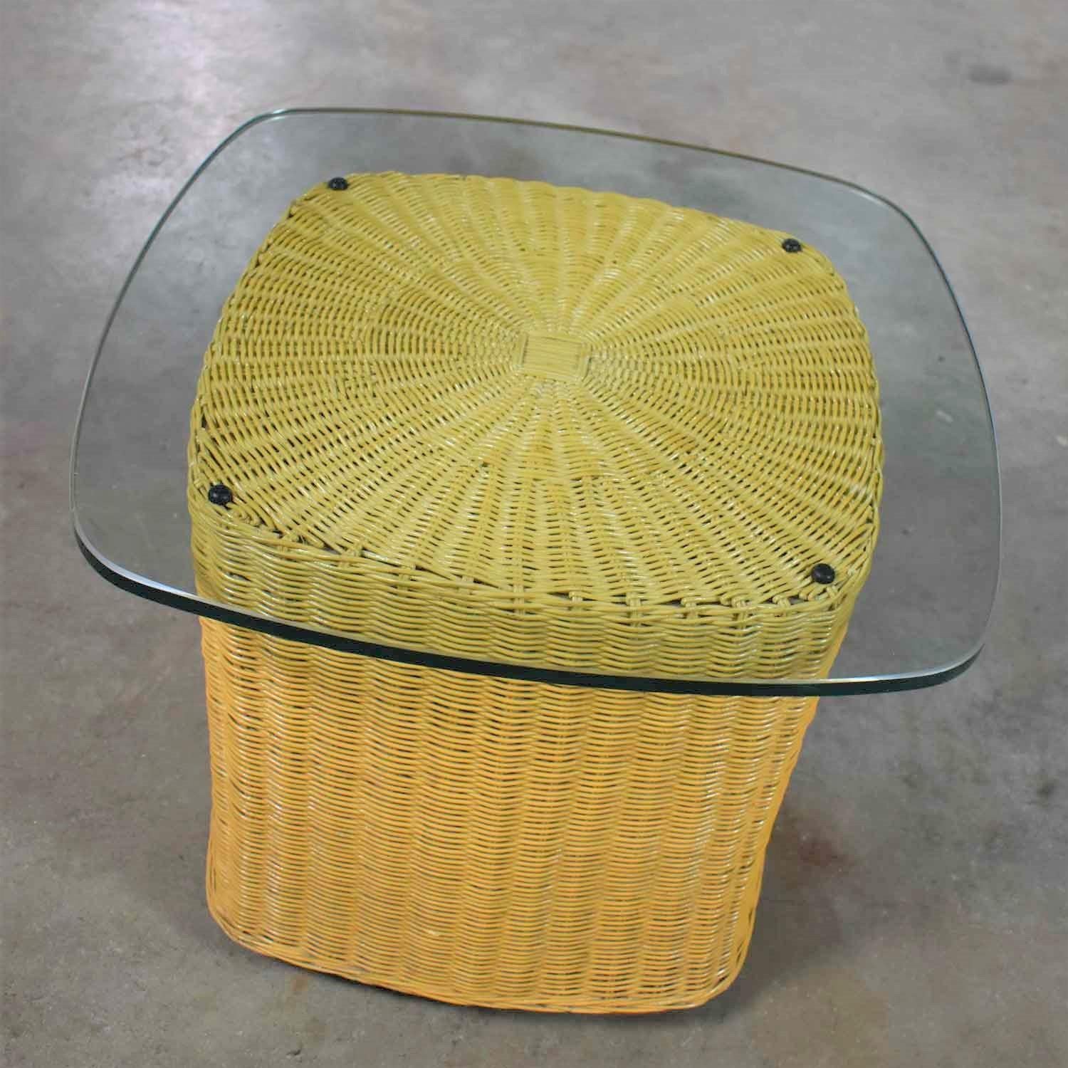 Rattan Wicker Organic Modern Side Table with Thick Glass Top For Sale 3