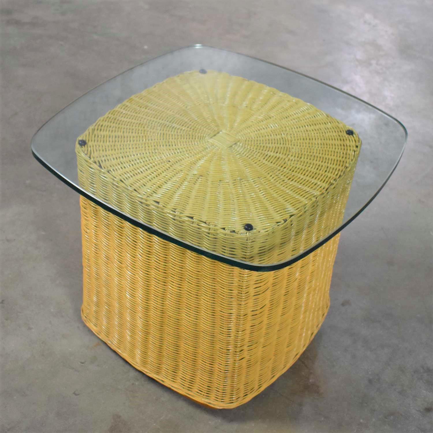 Table d'appoint moderne organique en osier rotin avec plateau en verre épais en vente 5