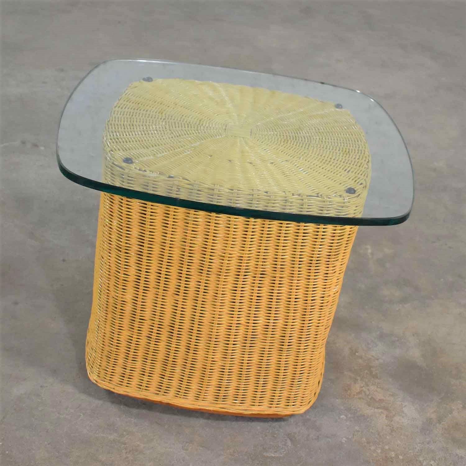 20th Century Rattan Wicker Organic Modern Side Table with Thick Glass Top For Sale