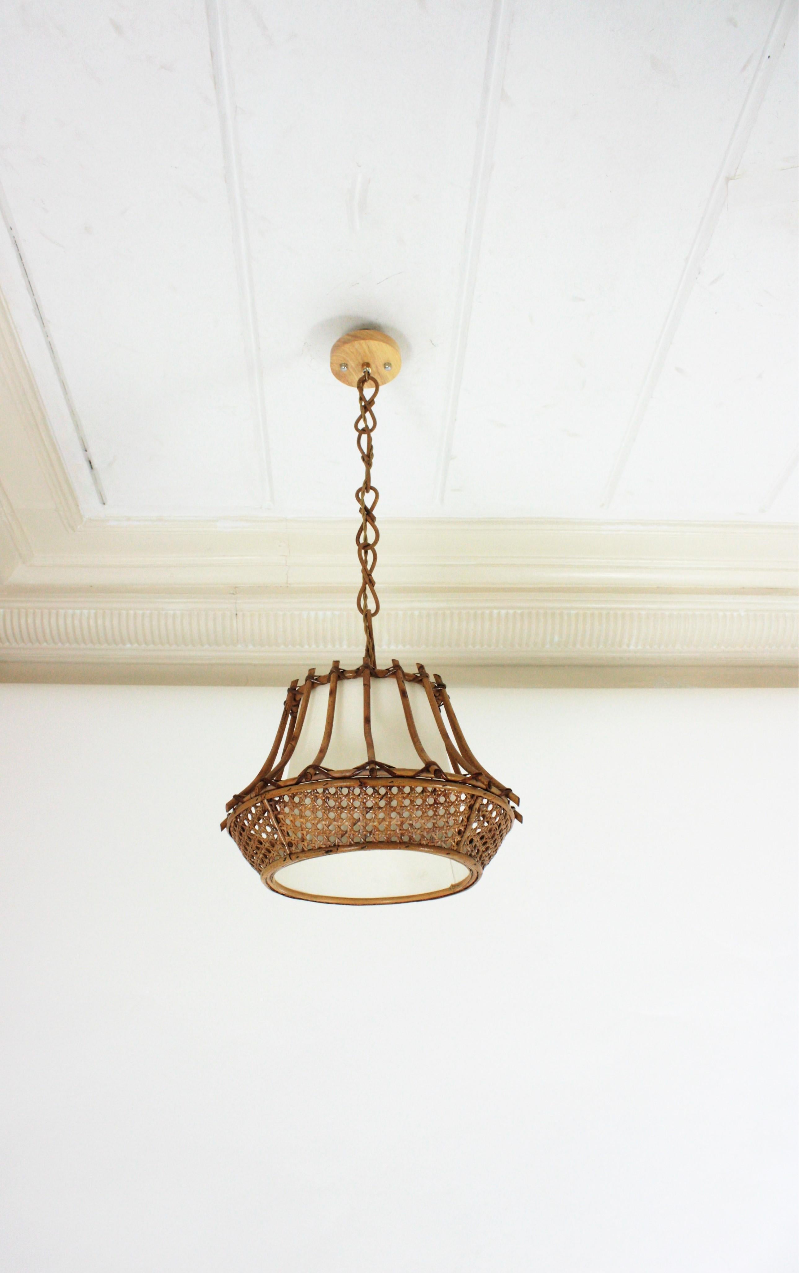 Rattan Wicker Pagoda Pendant Light or Lantern, 1960s In Good Condition For Sale In Barcelona, ES