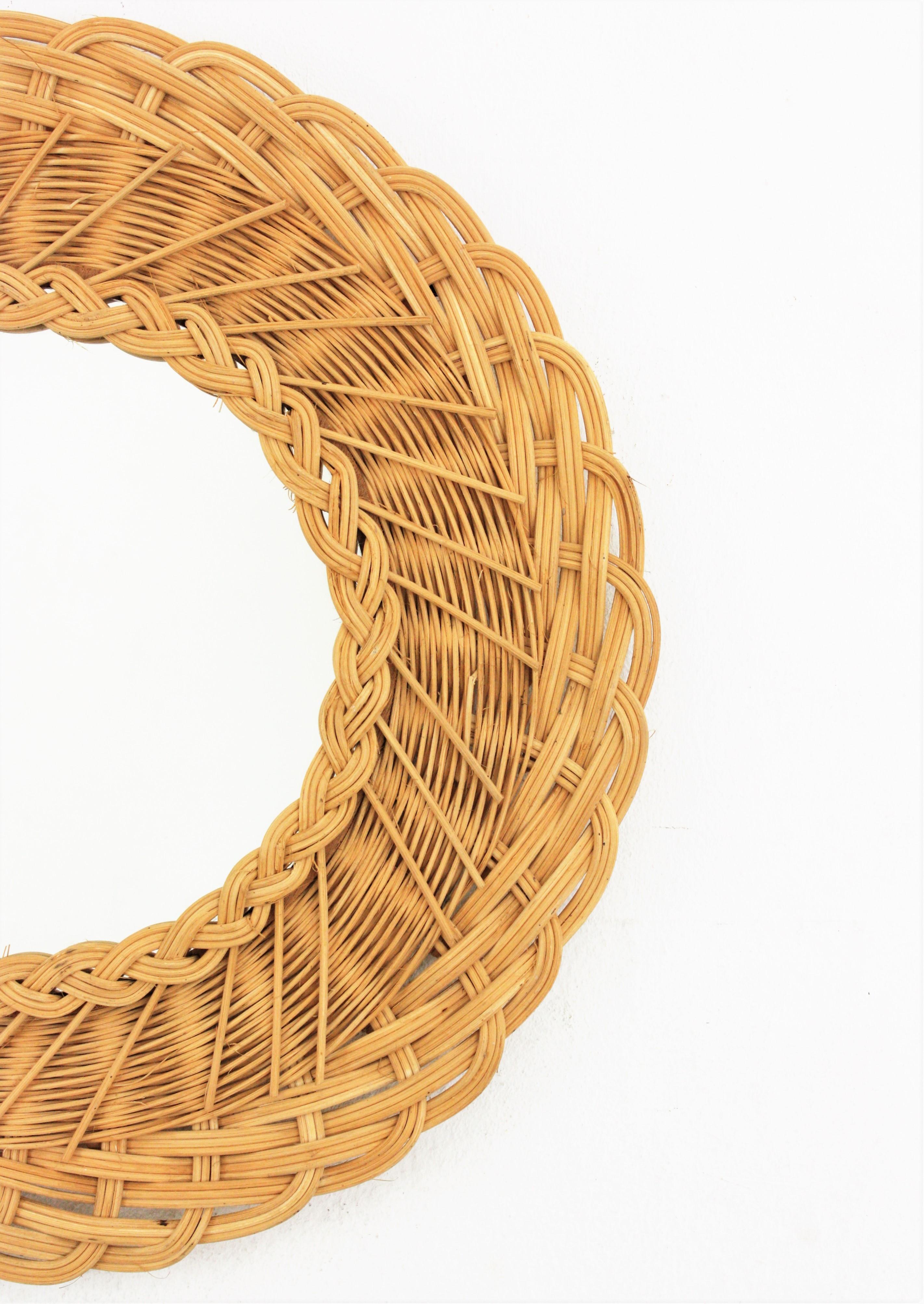 French Hand Woven Rattan Wicker Round Mirror, 1960s In Good Condition For Sale In Barcelona, ES