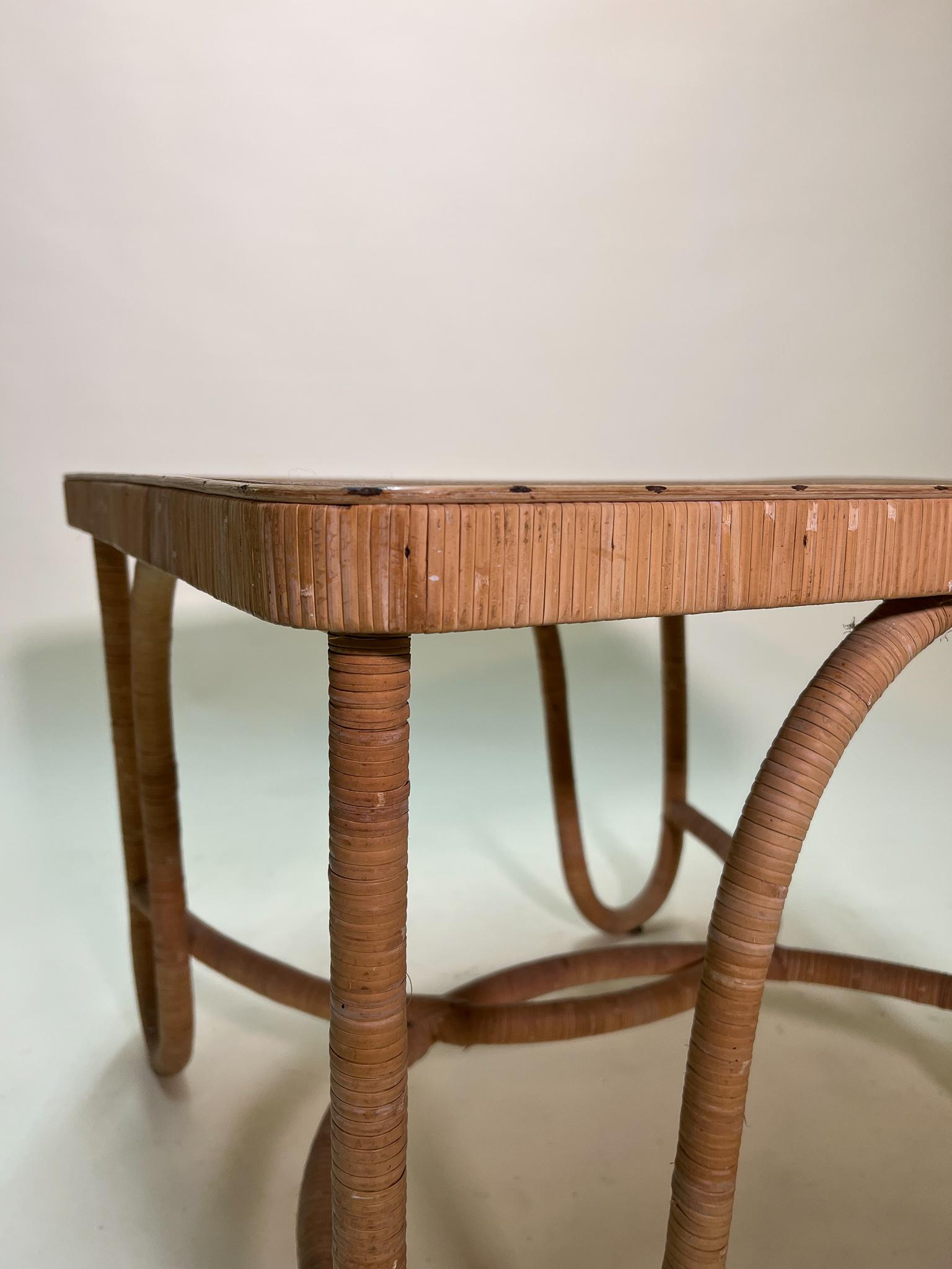Rattan & Wicker Table In Good Condition For Sale In New York, NY