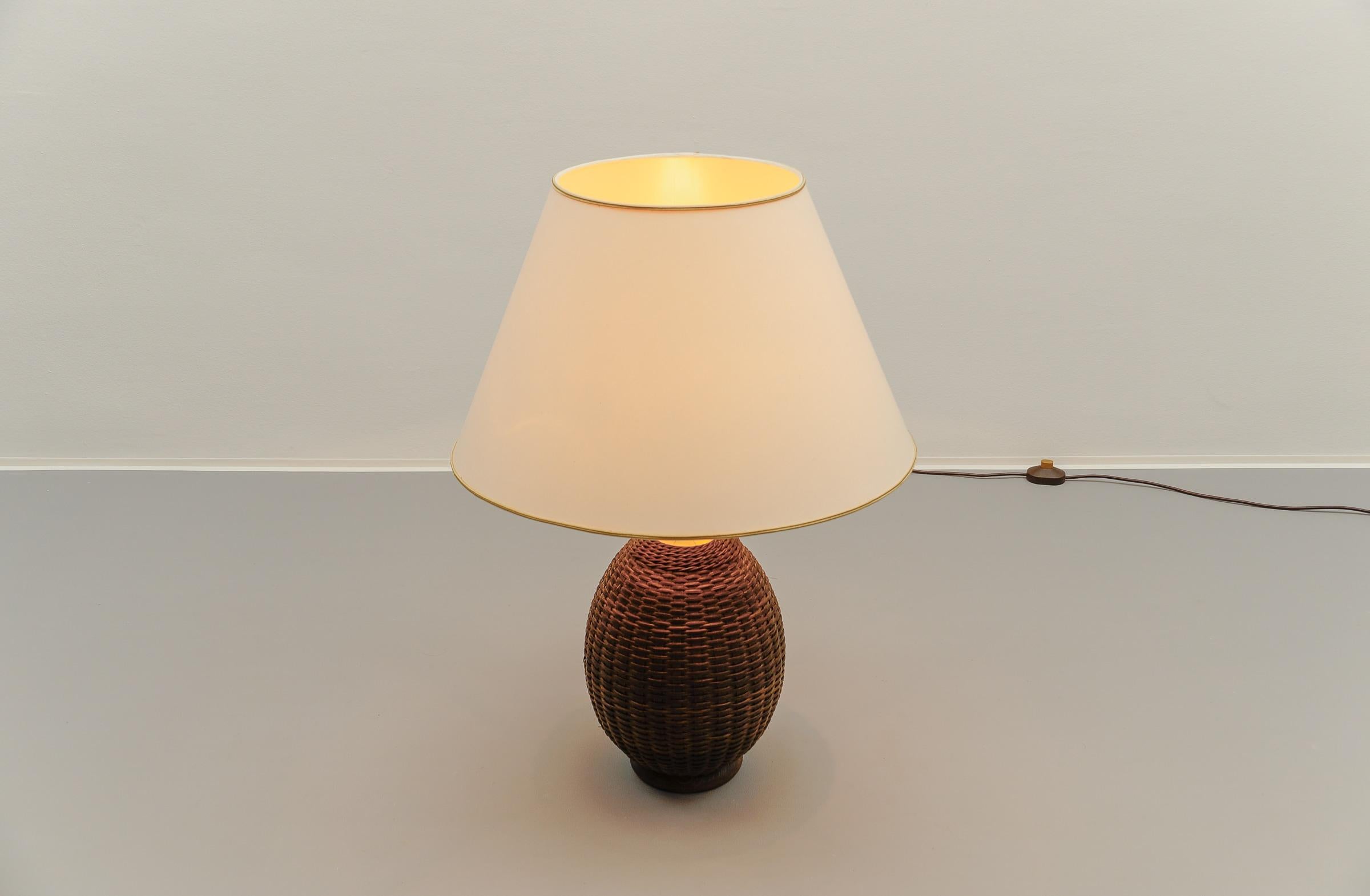 Mid-20th Century Rattan Wicker Table Lamp, 1960s Italy For Sale