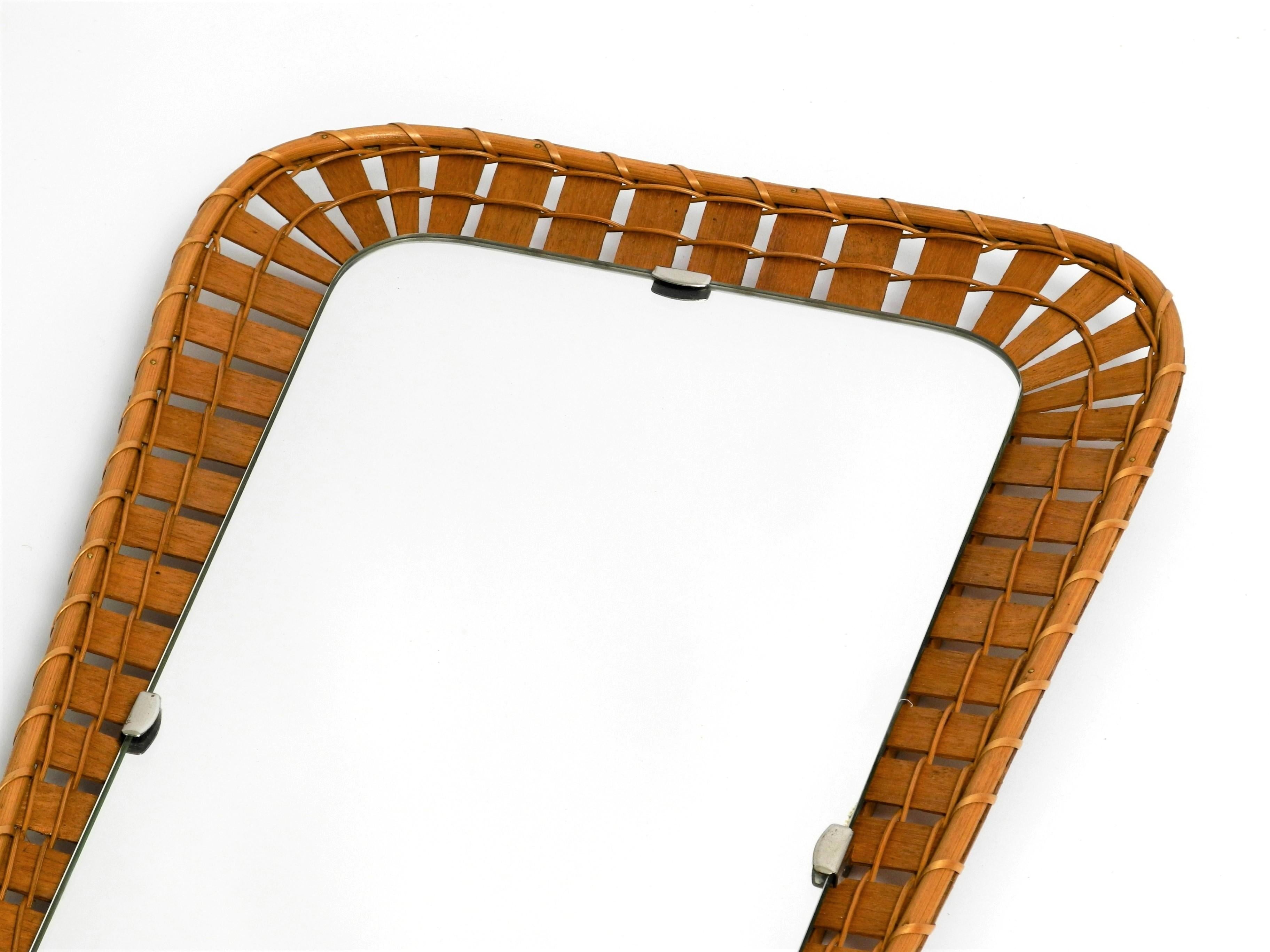 Espejo trapecio de mimbre y ratán, años 70, Italia Hecho a mano en venta