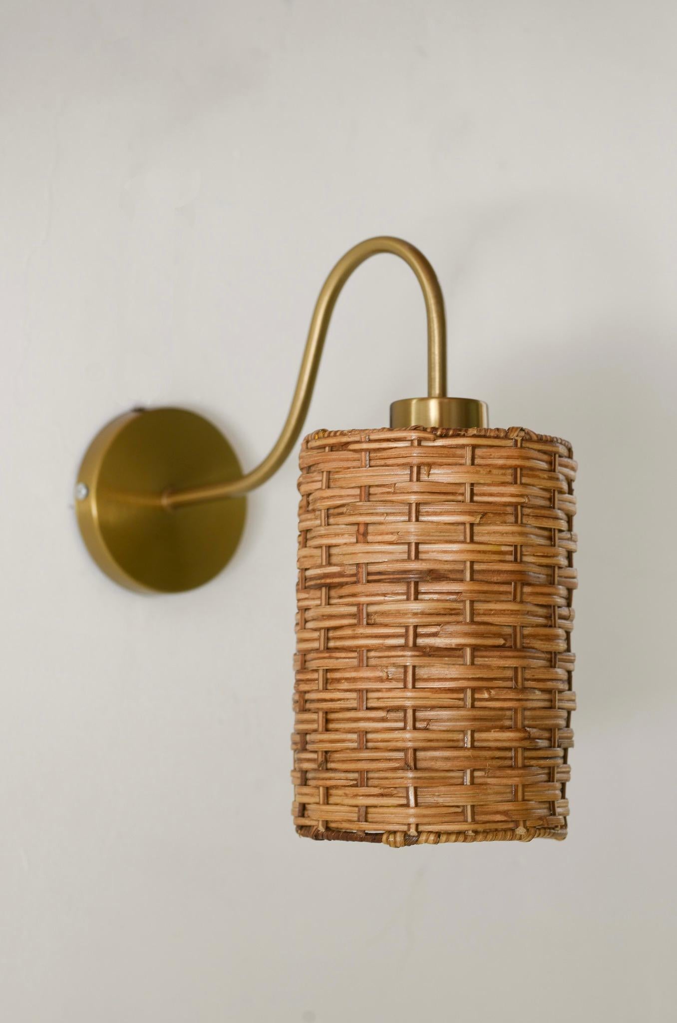 Mid-Century moderno Applique in vimini Rattan in vendita
