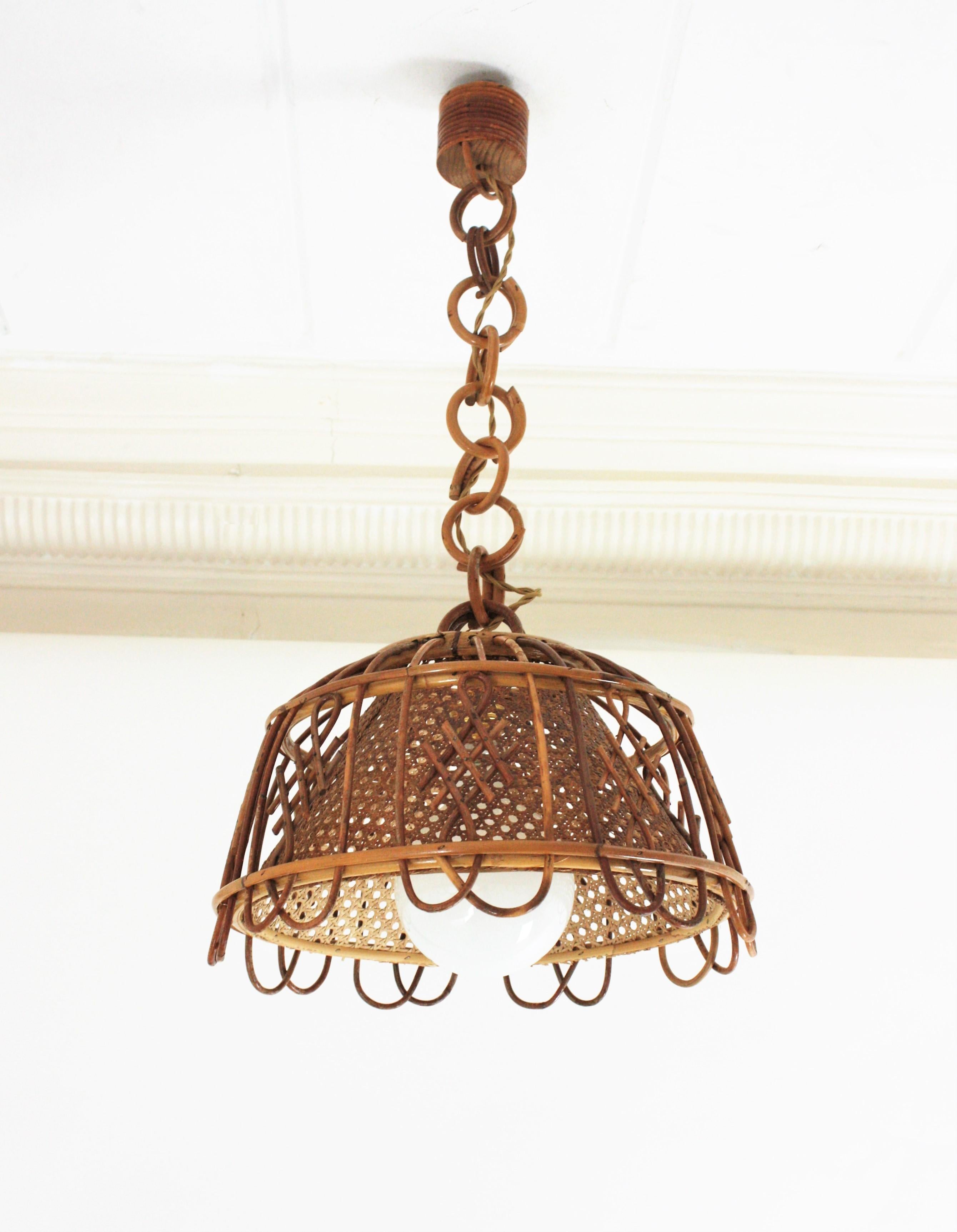 Rattan Wicker Wire Italian Modernist Pendant Hanging Light, 1960s In Good Condition For Sale In Barcelona, ES