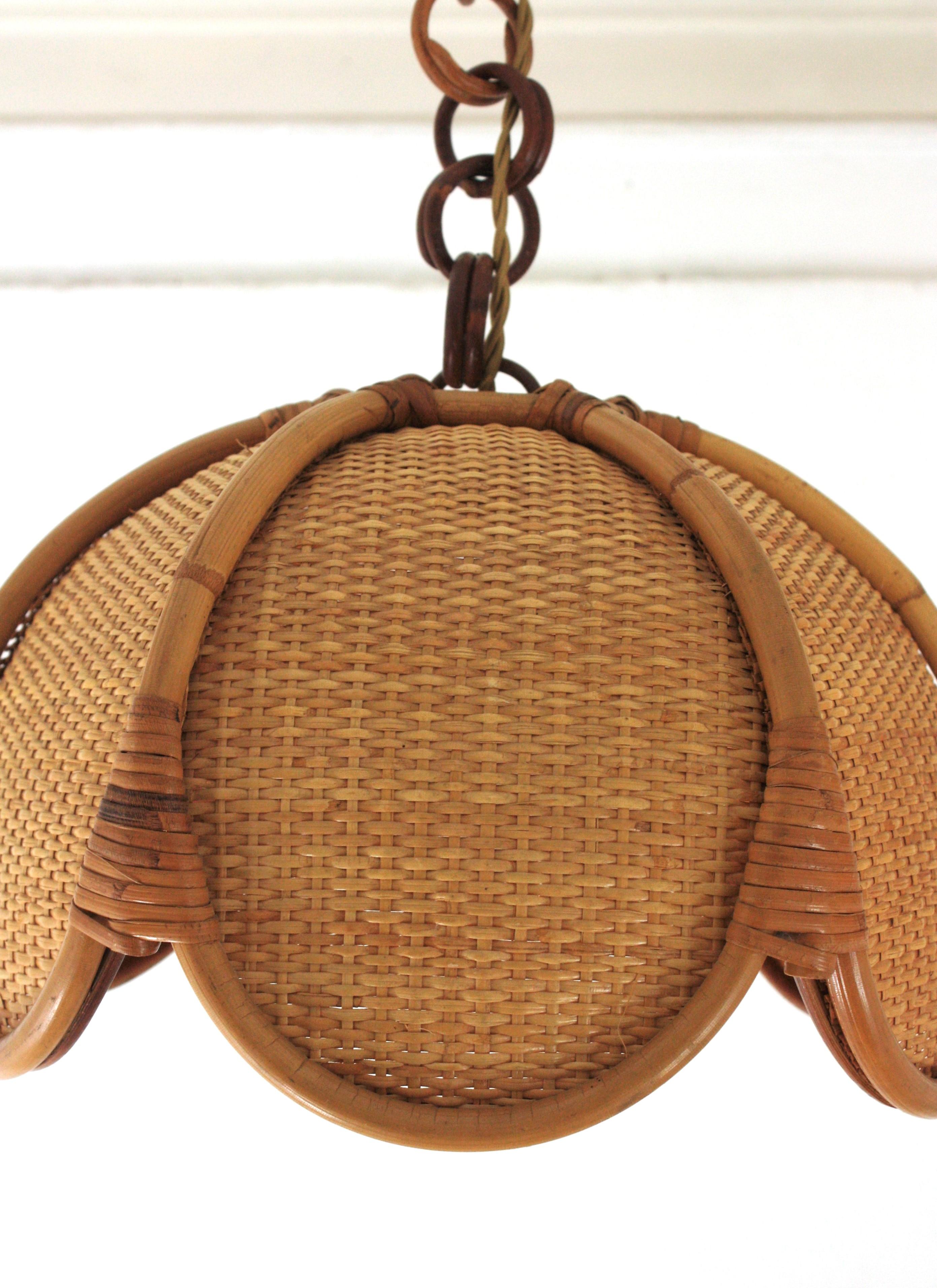 Lampadari a sospensione in filo di vimini e rattan, set di due in vendita 2
