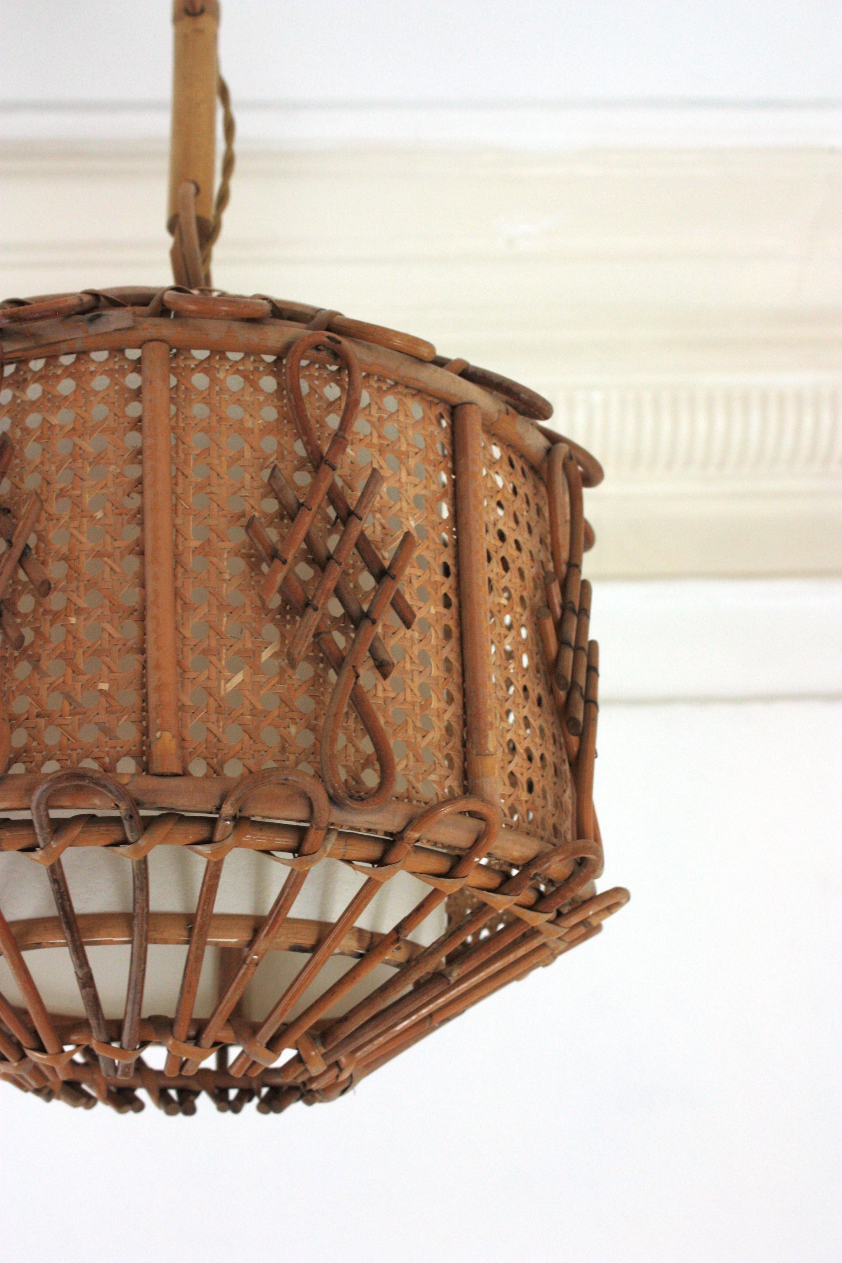 Lampadari a sospensione in filo di vimini e rattan, set di due in vendita 4
