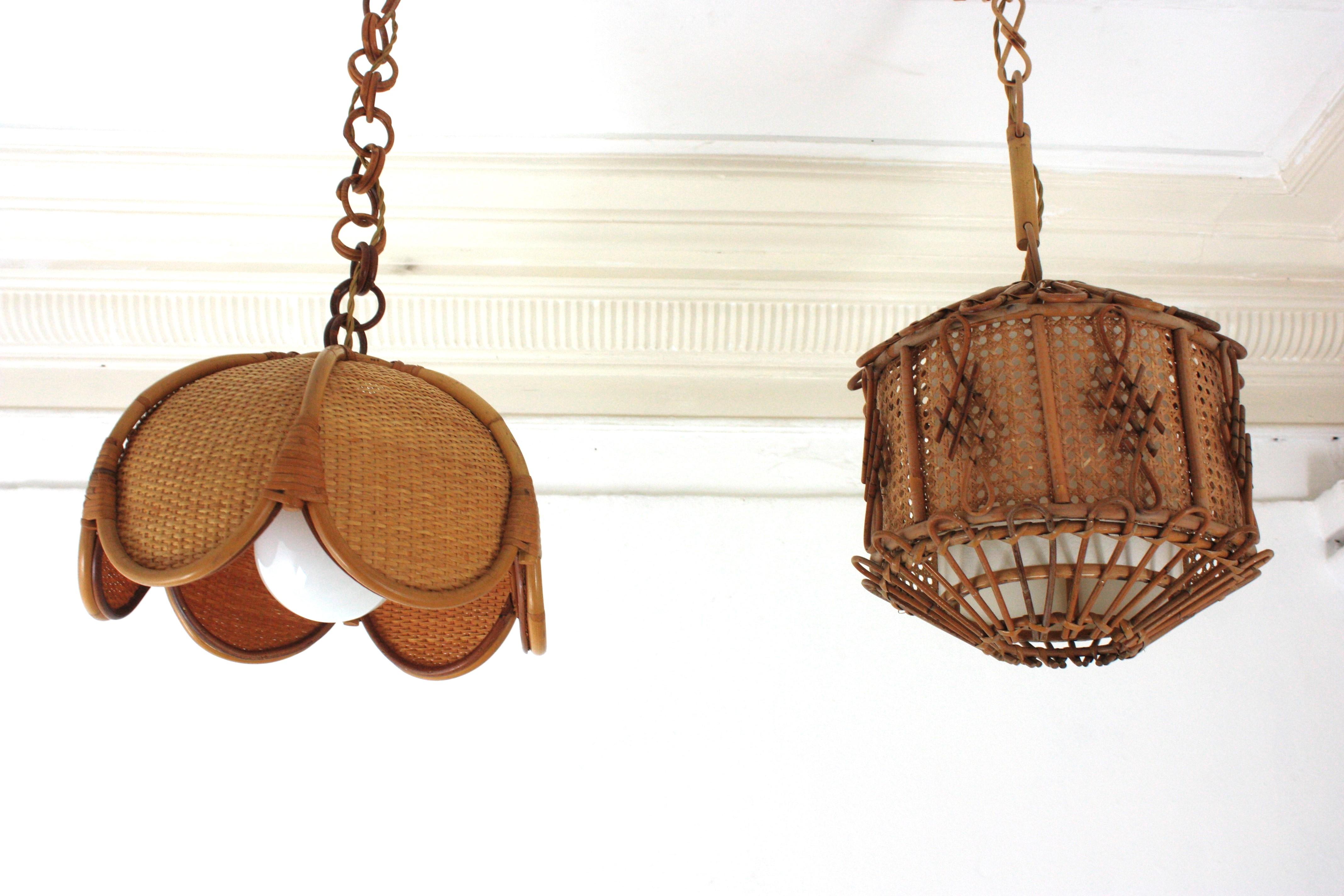 Coppia di lampade a sospensione in rattan francesi e spagnole, non abbinate, in rattan

Il set è composto da: 
* Lanterna a sospensione in rattan modernista francese con accenti di cineseria. Lampada a sospensione Pagoda, rattan, bambù, Francia,