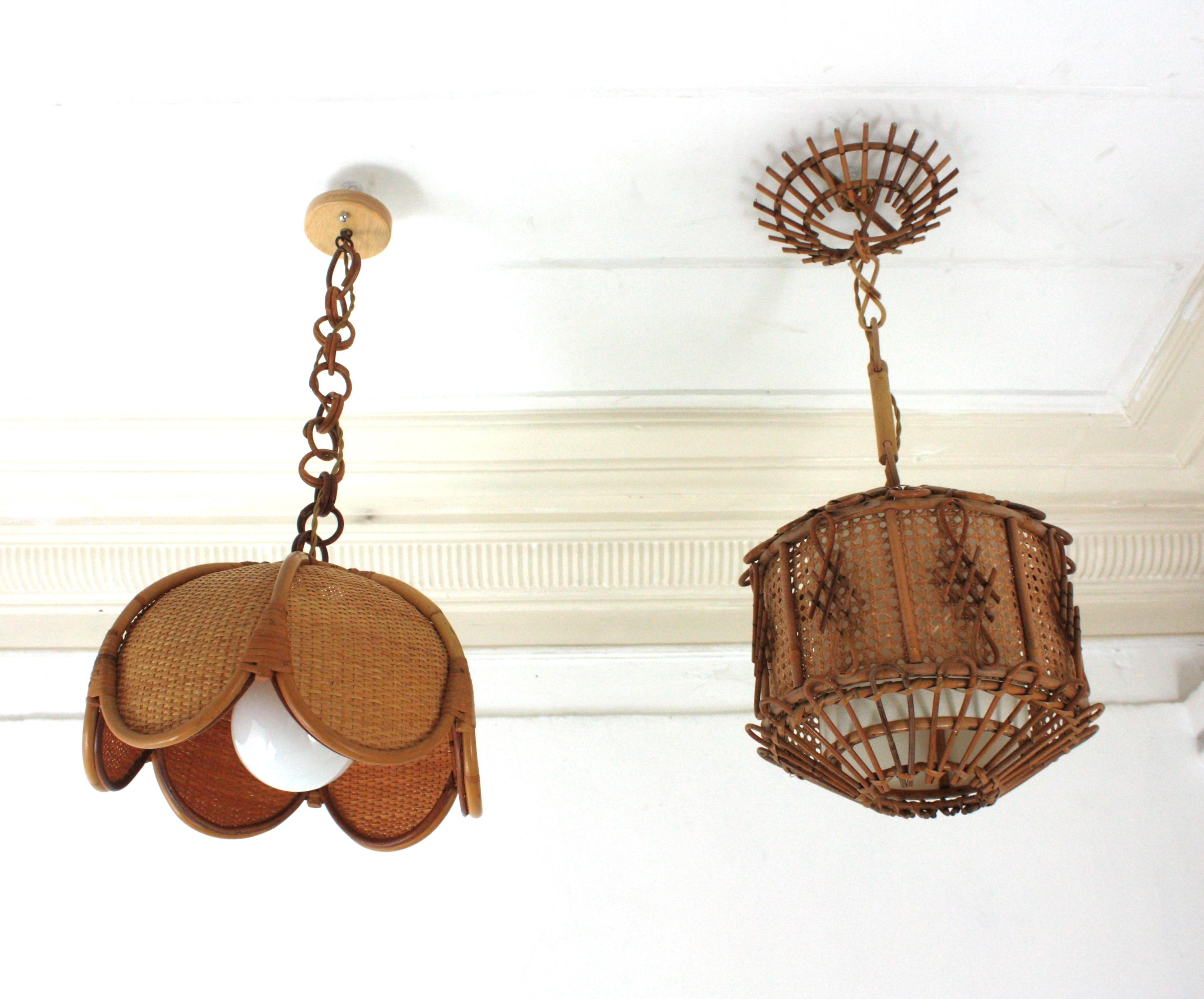 Mid-Century moderno Lampadari a sospensione in filo di vimini e rattan, set di due in vendita