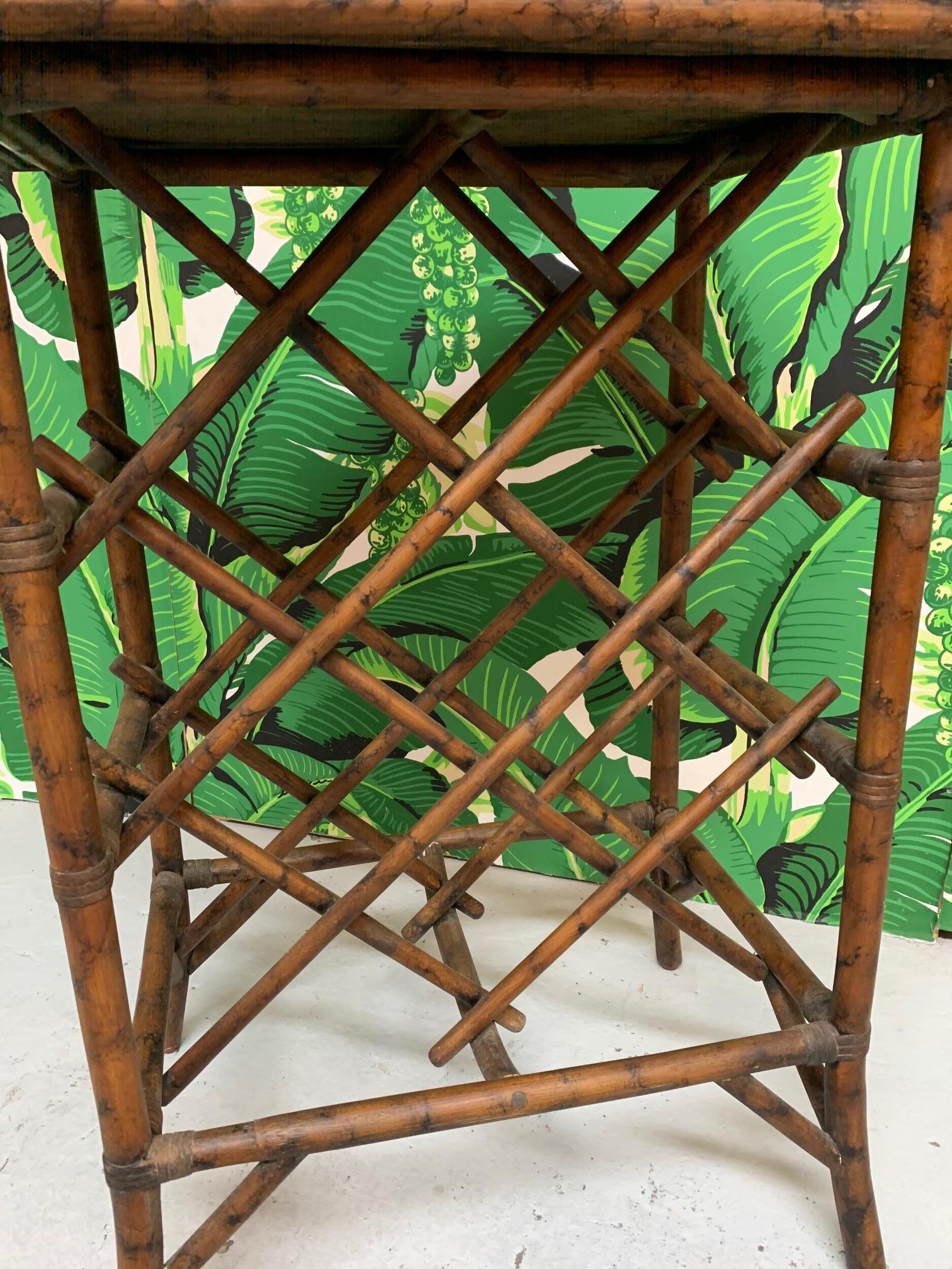 Rattan Wine Rack Tray Table In Good Condition In Jacksonville, FL