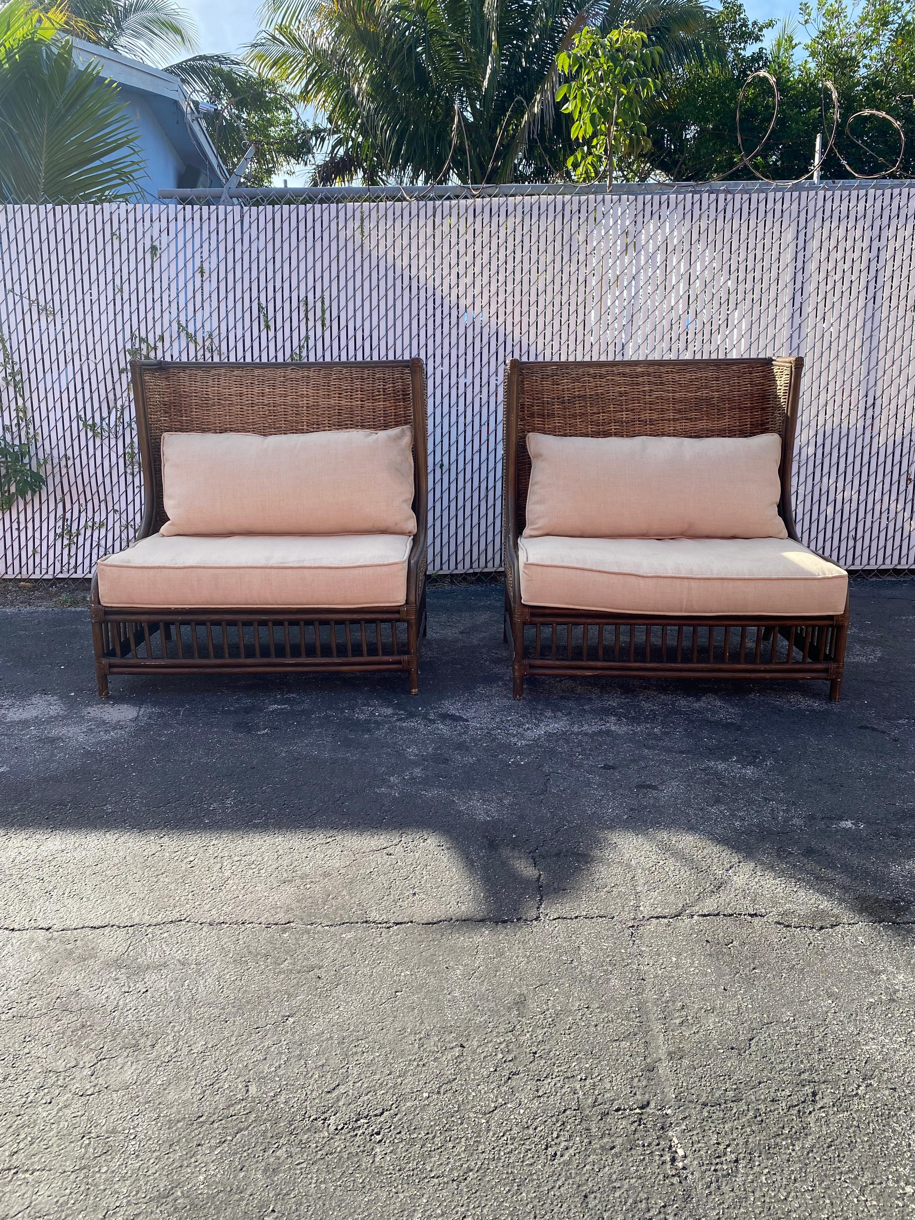 On offer on this occasion is one of the most stunning, Settee set you could hope to find. Outstanding design is exhibited throughout. The beautiful set is statement piece which is also extremely comfortable and packed with personality!! Just look at