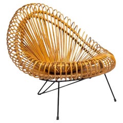 Rattan with metal feet