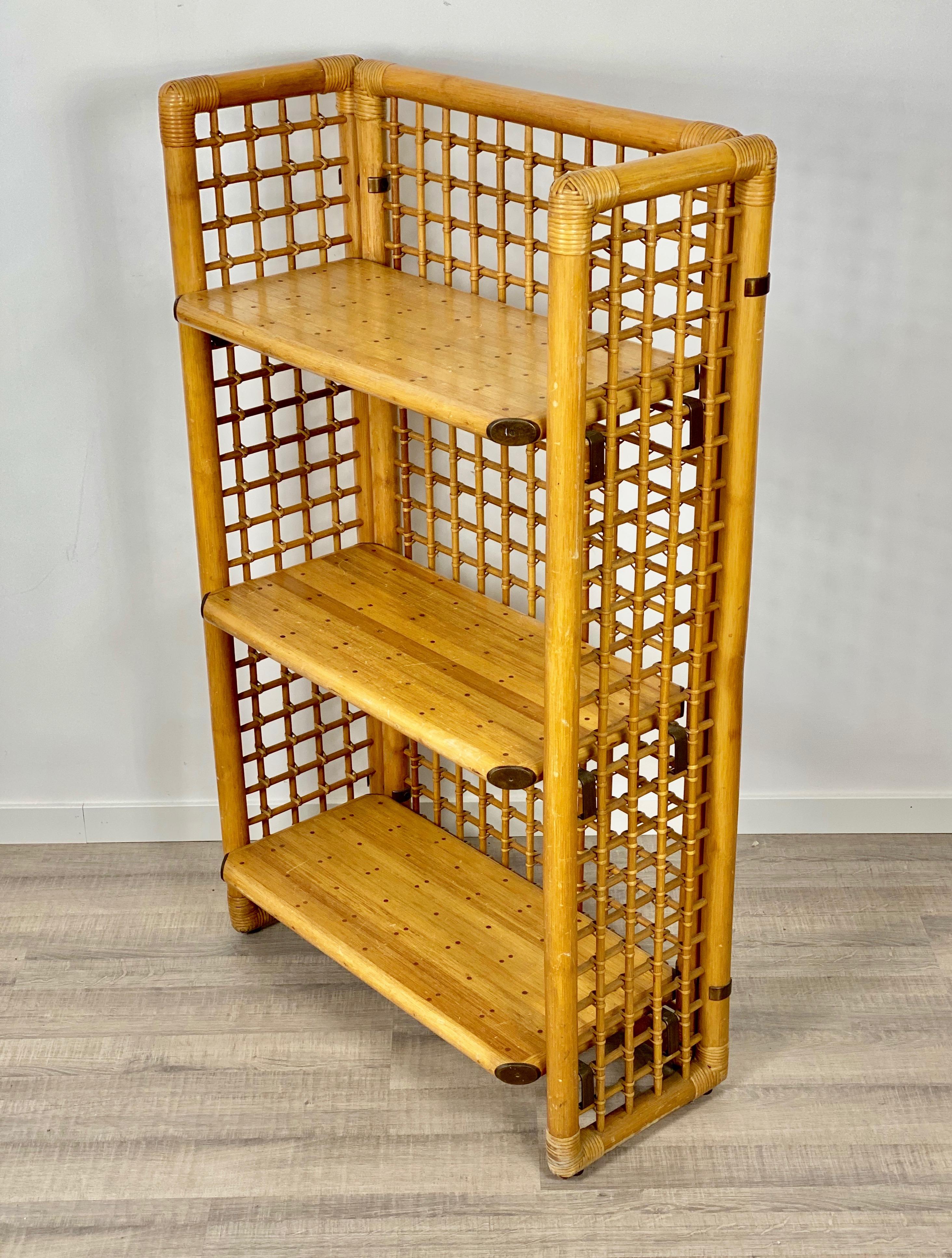Etagere/bookcase shelf in bamboo rattan with brass details in the corners and shelves. A typical piece of the Italian design of the 1960s.