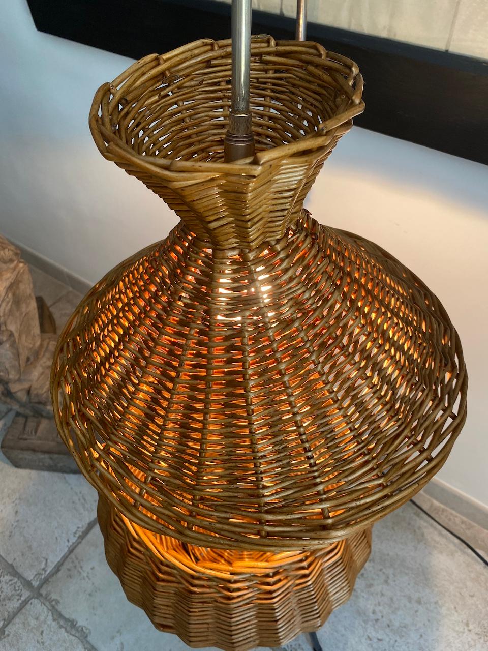 Rattan Worker-Shaped Floor Lamp 1960 Midcentury Vintage In Good Condition In Saint Rémy de Provence, FR