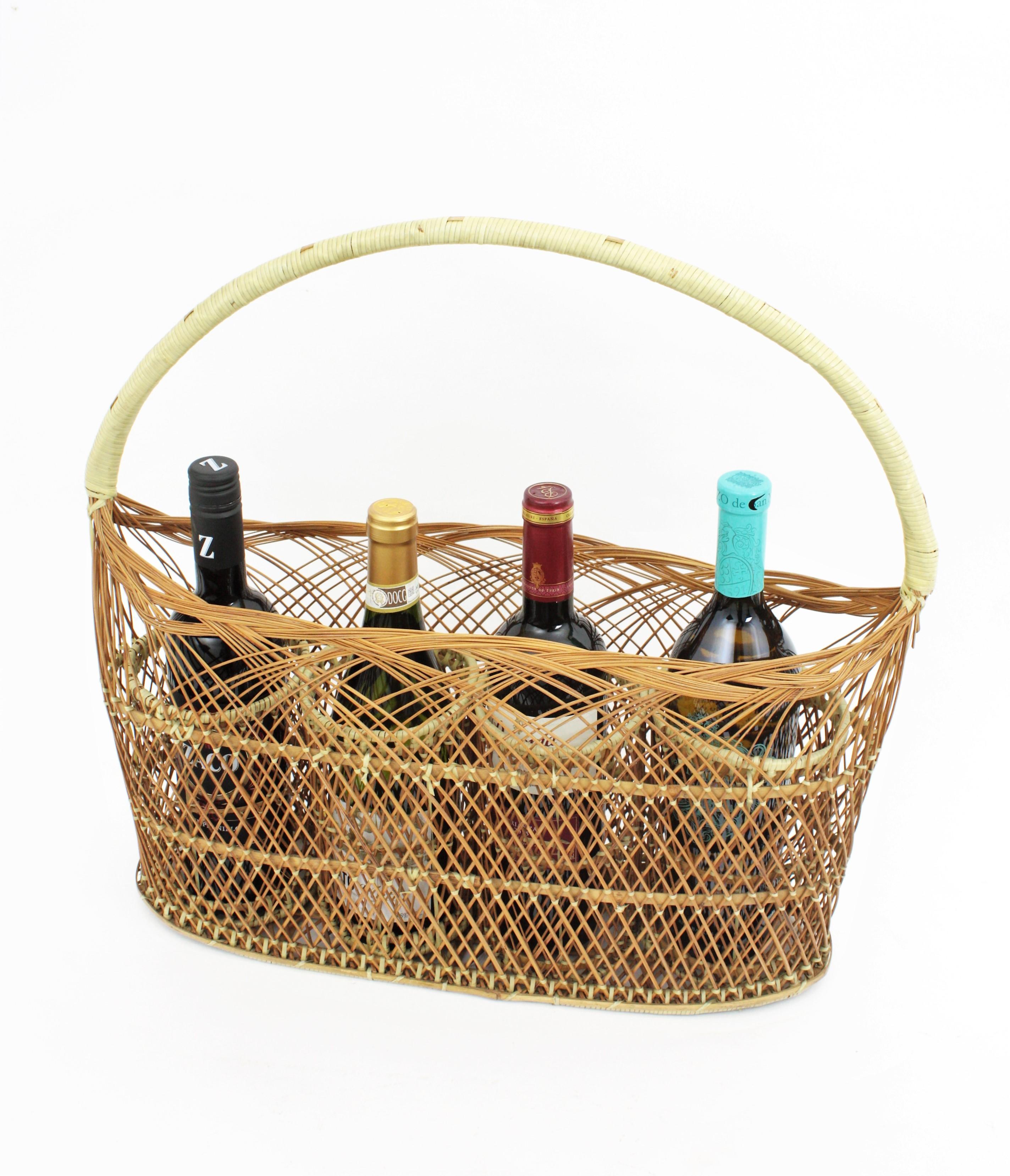 Rattan Woven Bottle Rack Stand Carrier Basket, France, 1960s In Good Condition In Barcelona, ES