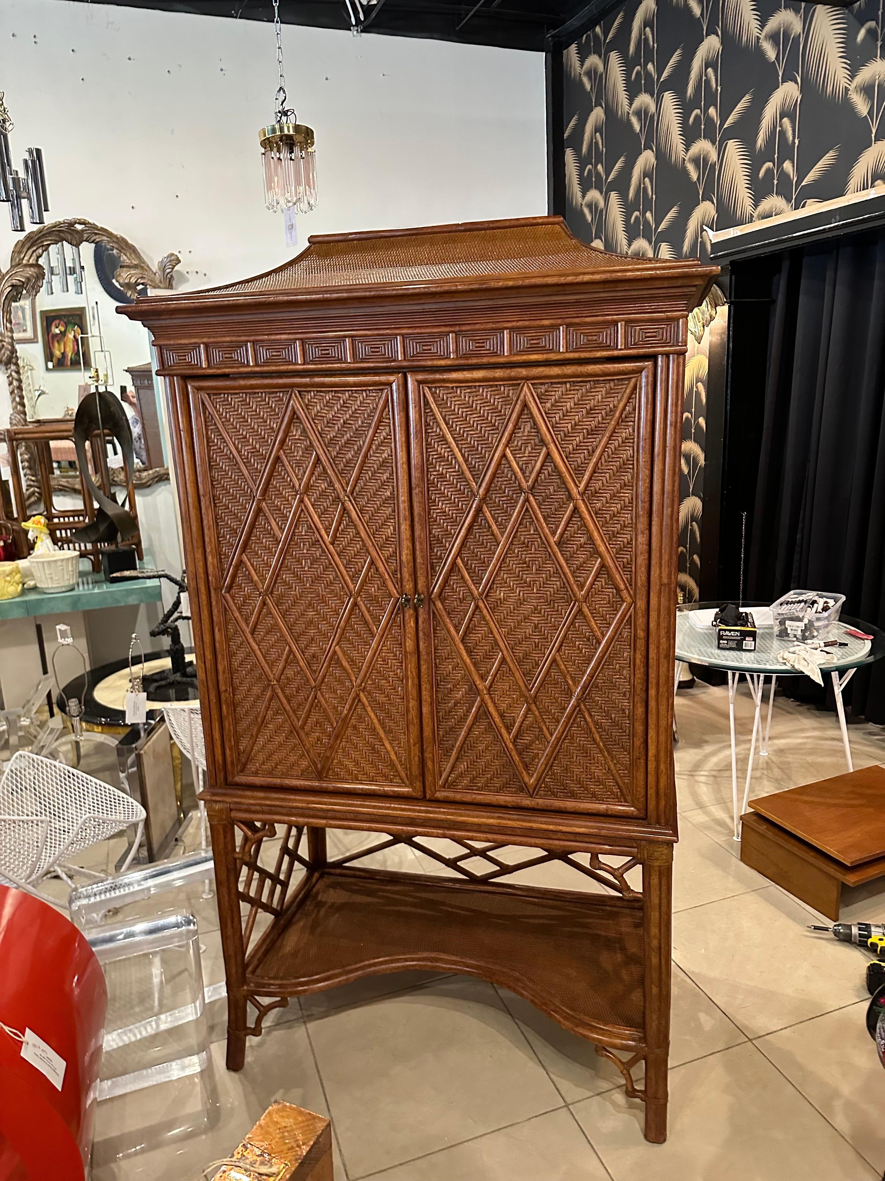 Rattan Woven Faux Bamboo Pagoda Bar Cabinet Armoire Chinese Chippendale  In Good Condition In West Palm Beach, FL