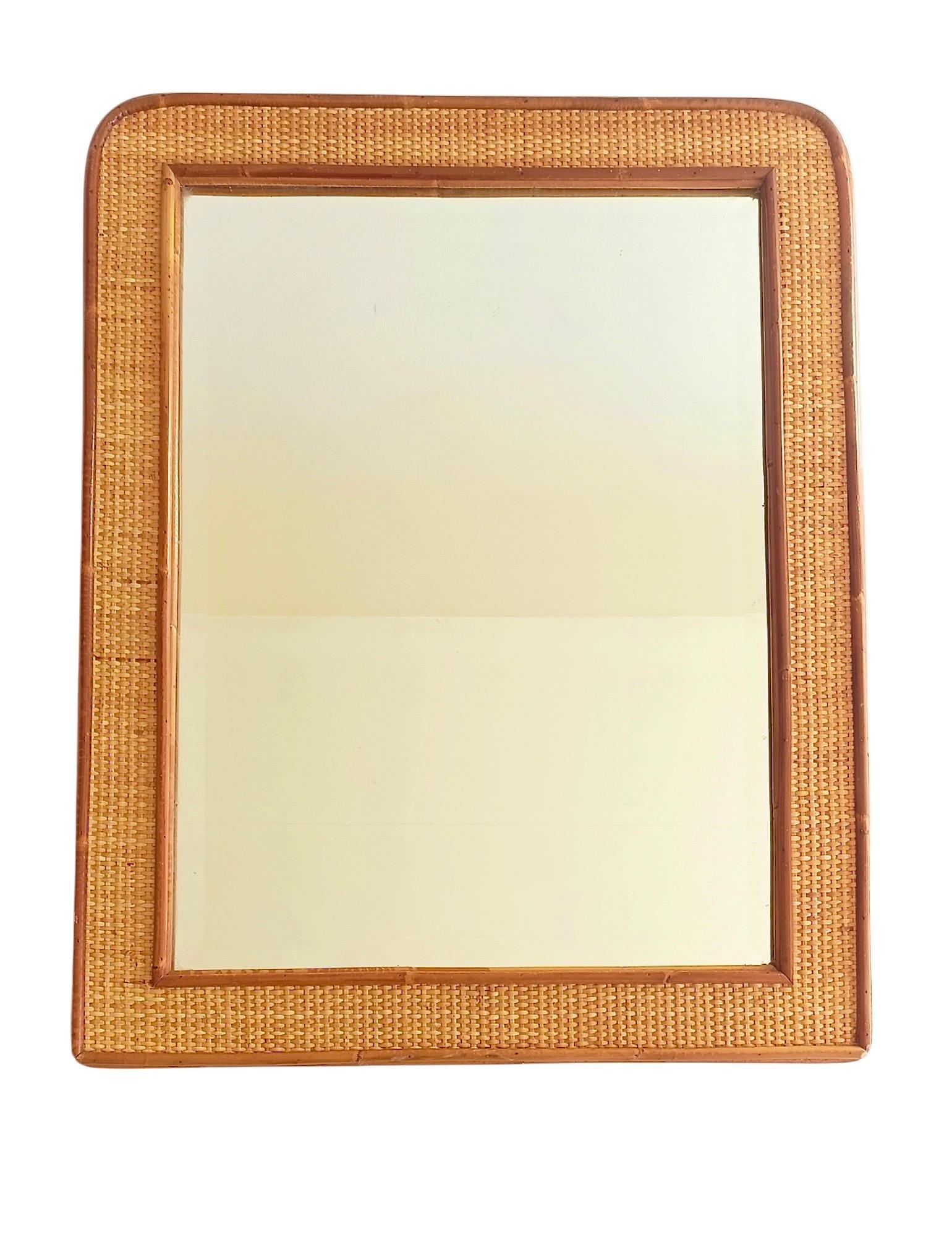 Organico moderno Specchio da parete in rattan e vimini intrecciato in stile Dior, 1960 ca. in vendita