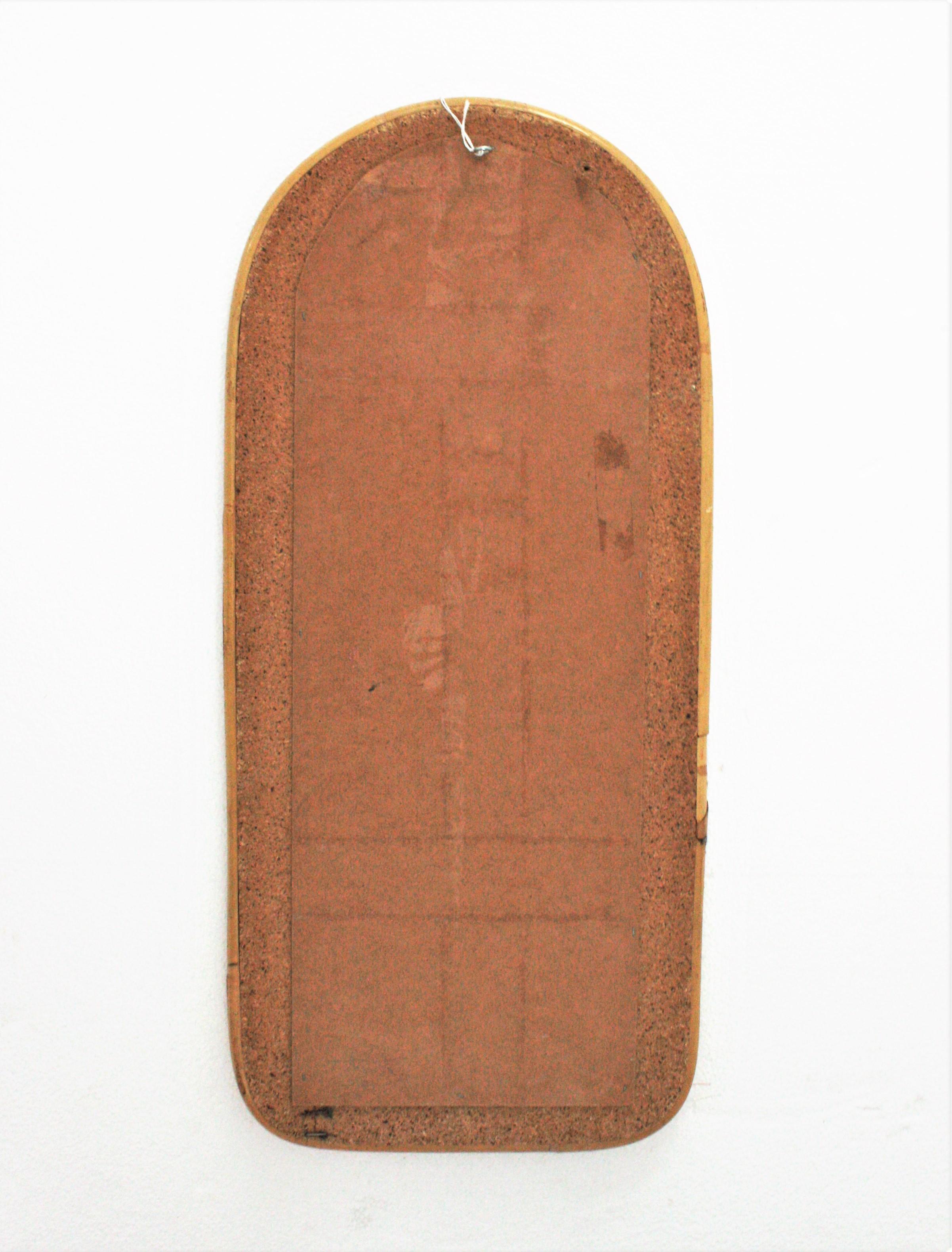 Rattan-Wandspiegel aus gewebtem Korbgeflecht mit gewölbter Platte (Korbweide) im Angebot