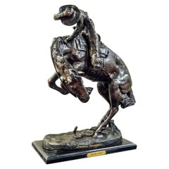 Rattlesnake-Bronze-Skulptur auf Marmorsockel, nach Frederic Remington