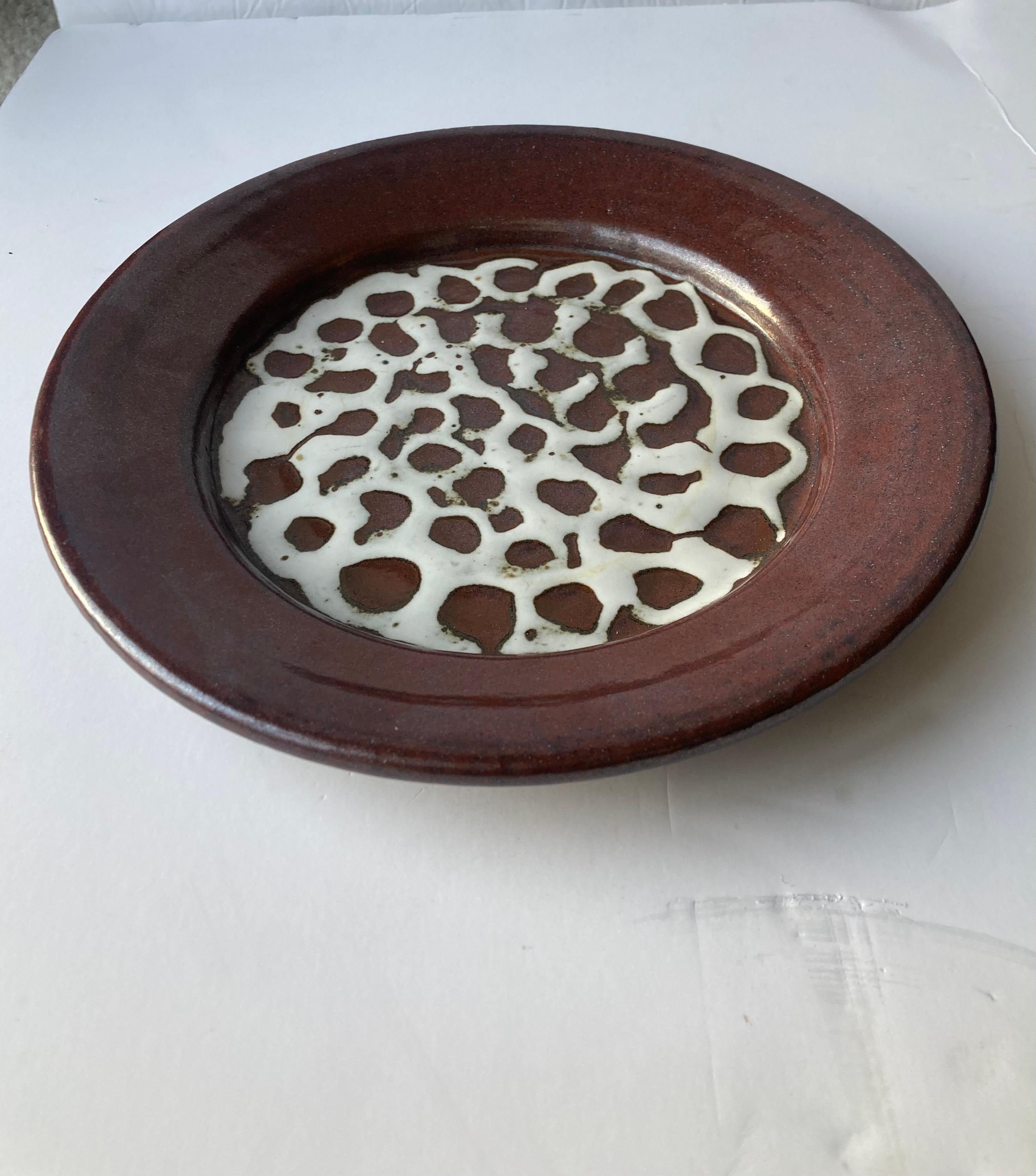 Moderne Assiette décorative en céramique / poterie de Raul Coronel  en vente