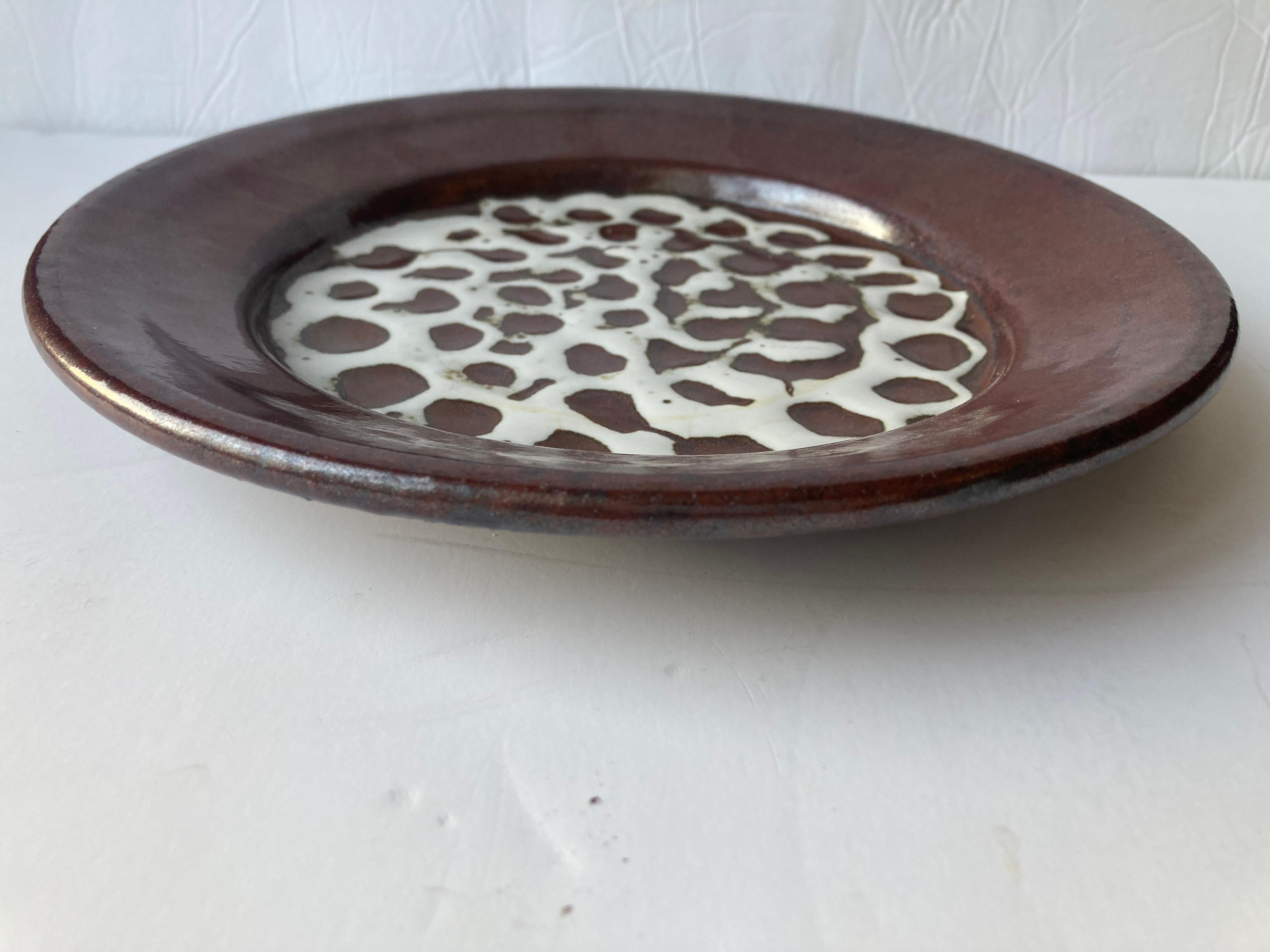 Fait main Assiette décorative en céramique / poterie de Raul Coronel  en vente