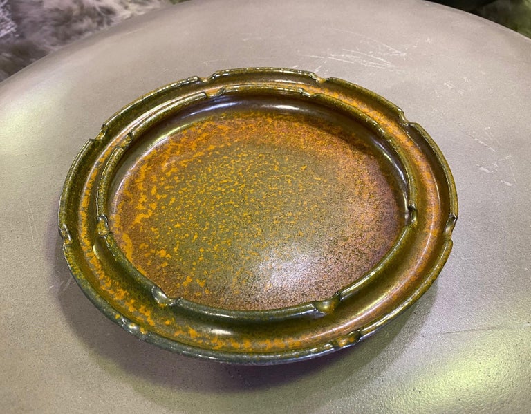 A wonderfully made and colored ashtray/ bowl by Mexican born ceramic master Raul Coronel who played an important role in the American (he became a naturalized citizen) / California design movement of the 1950s-1970s alongside Peter Voulkos, Beatrice