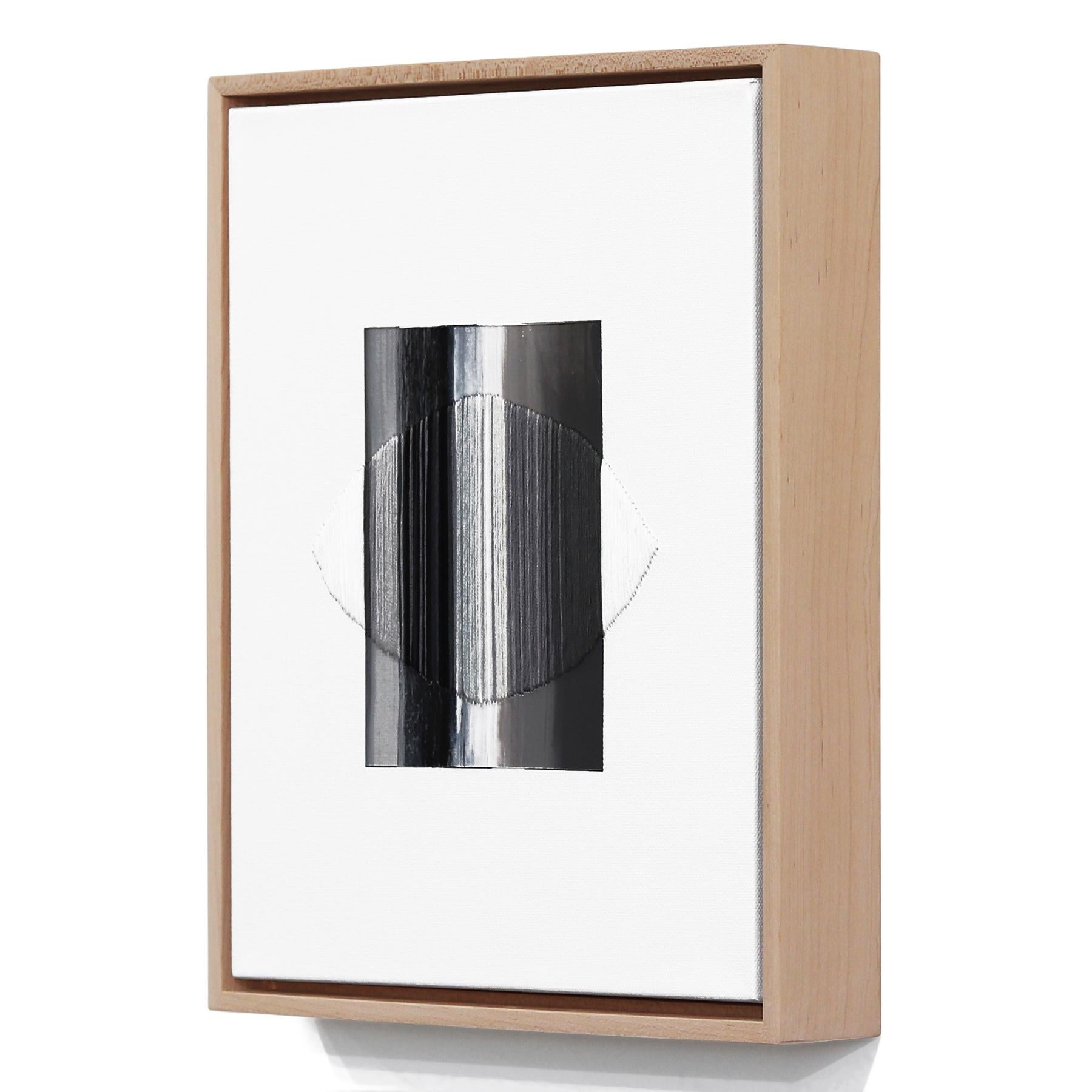 Il pezzo grigio irto è parte di un ponte - Arte astratta monocromatica incorniciata - Abstract Painting Beige di Raul de la Torre