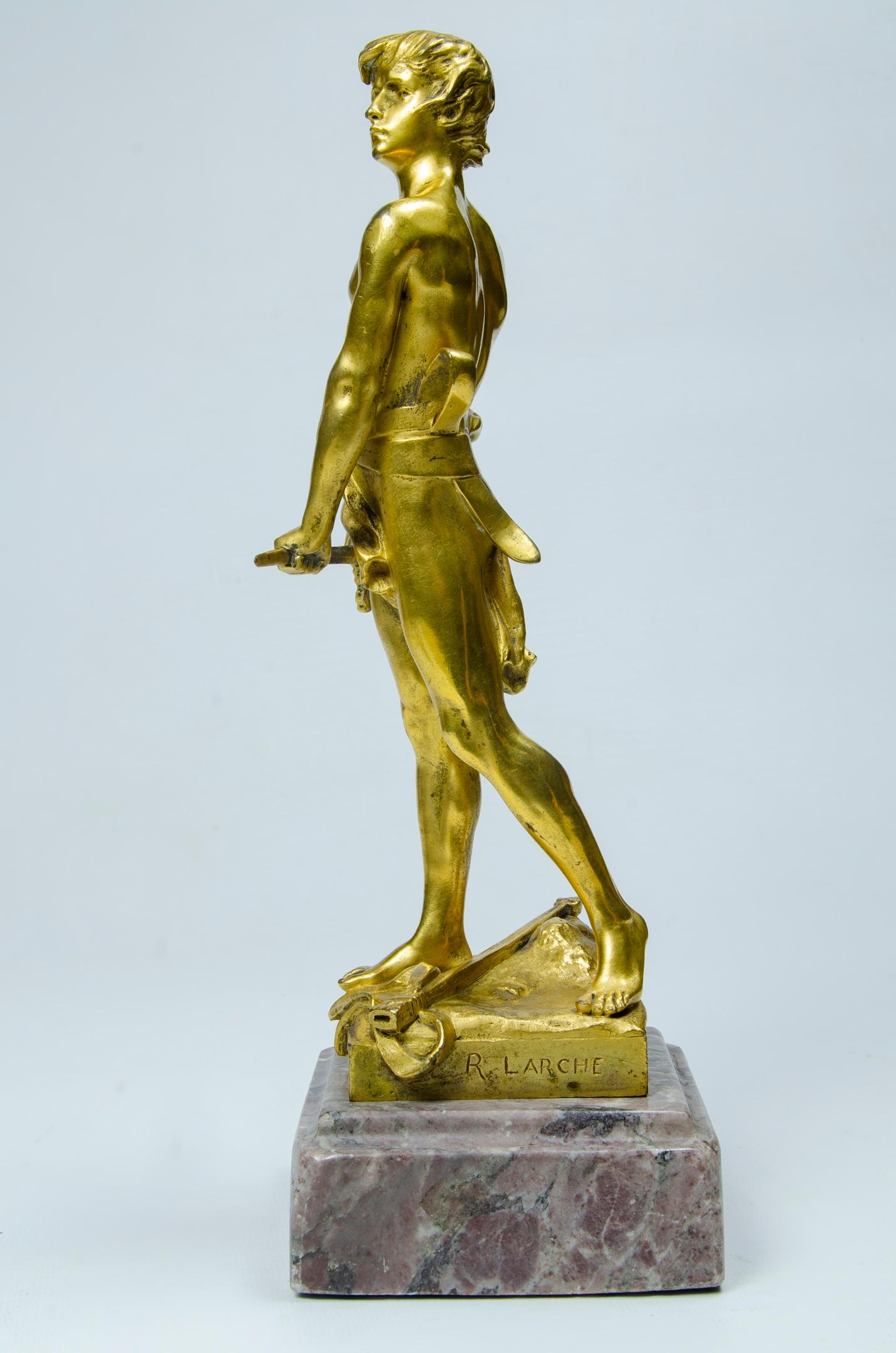 Raul Larche fonte de bronze Siot Decaville
Raul Larche 1860-1912
Titre : Les 20 ans
patine dorée usure naturelle.