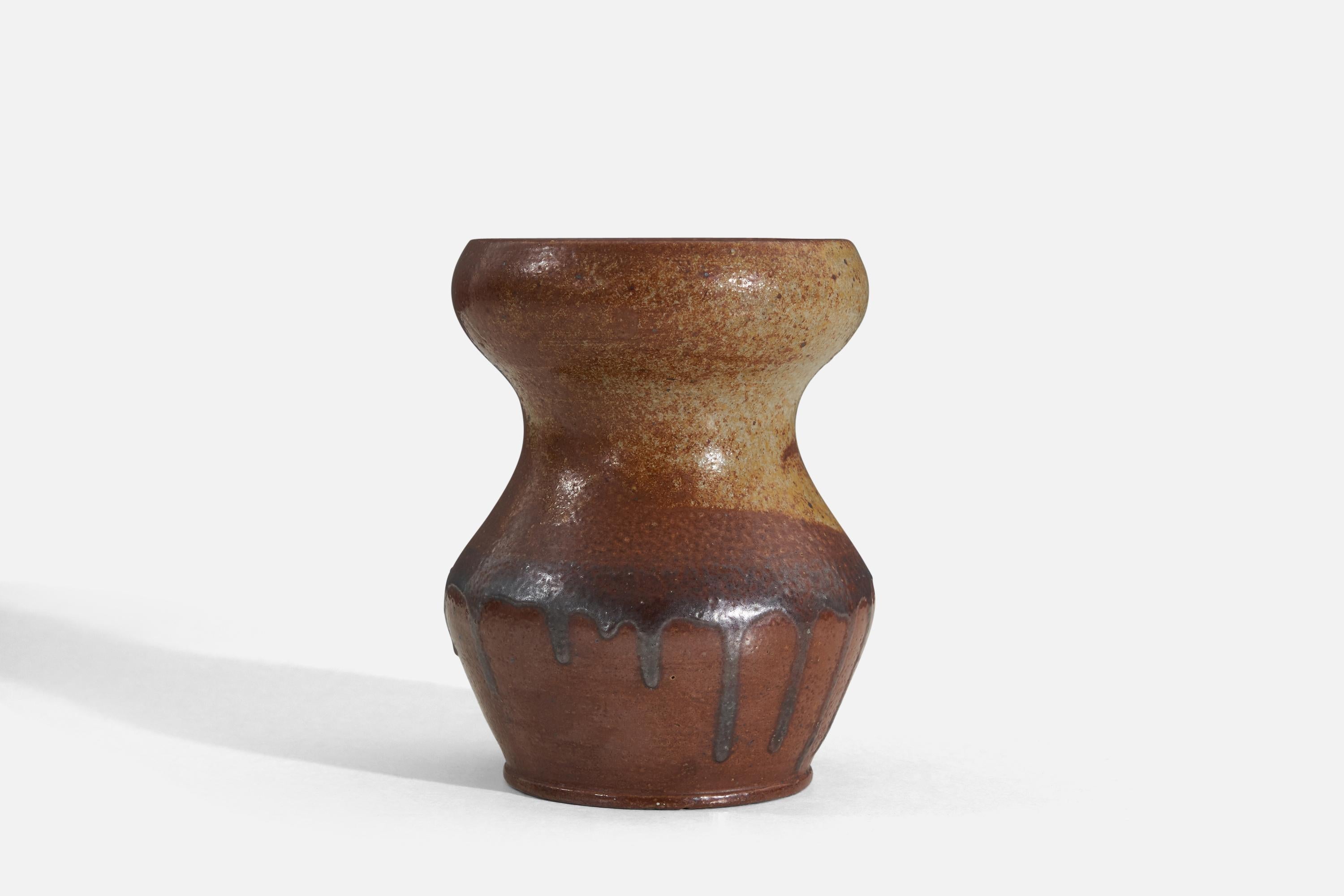 Raus Keramik, Freeform Vase, Glazed Stoneware, Sweden, c. 1940s In Good Condition For Sale In High Point, NC
