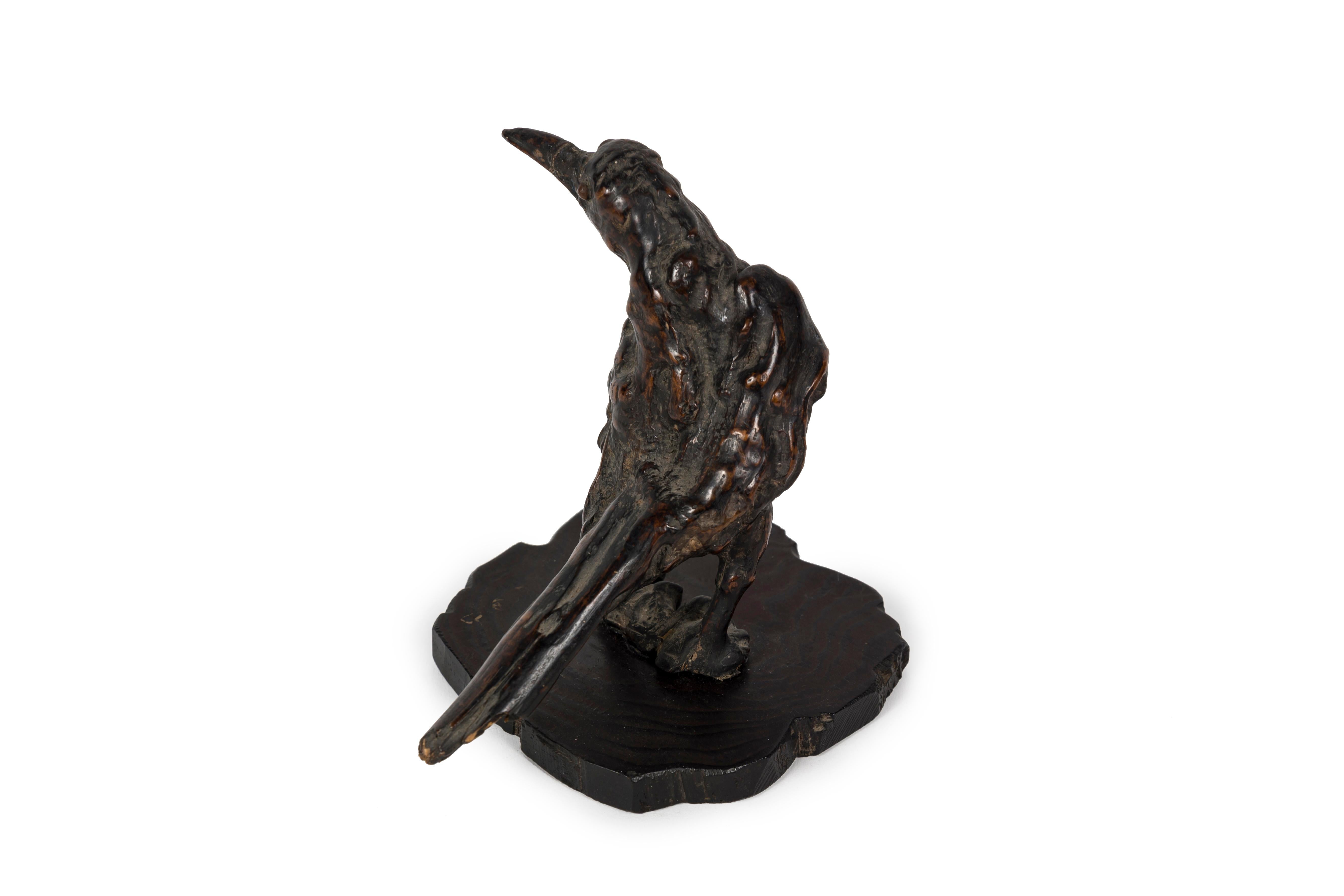 Edo Sculpture okimono en buis de Corbeau en vente
