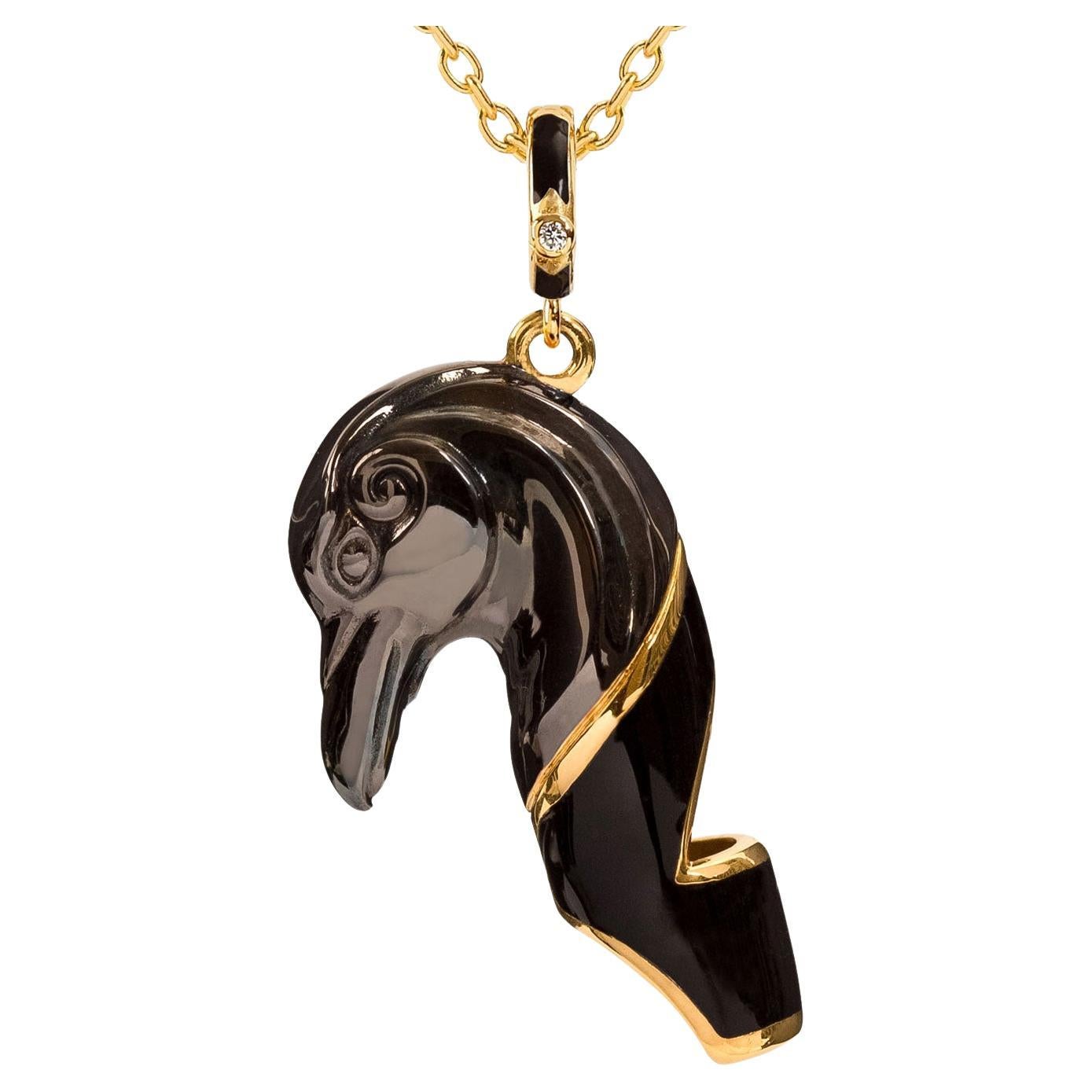 Naimah, collier pendentif Raven Whistle en émail noir en vente