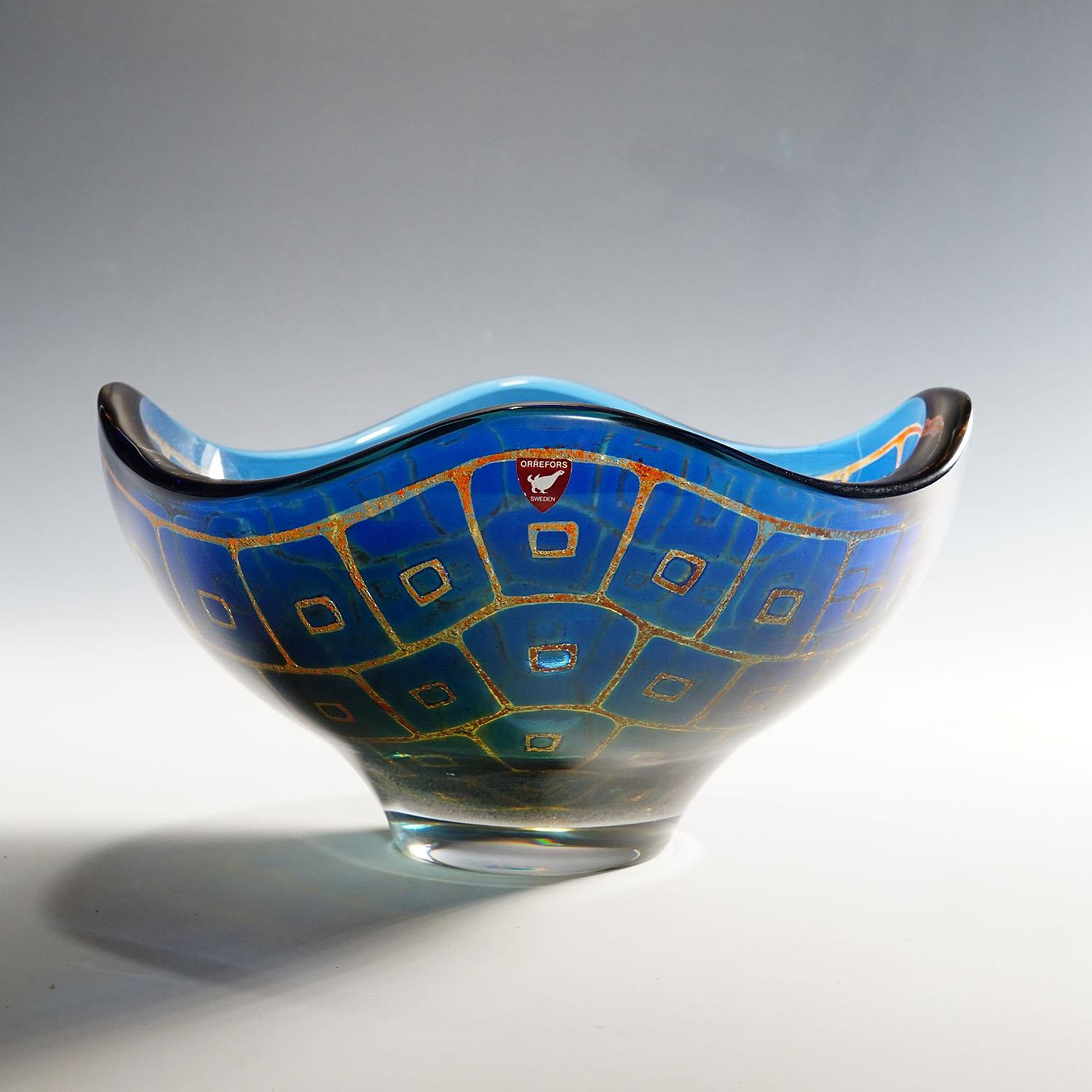 Ravenna bowl by Sven Palmquist for Orrefors, Sweden 1950s

A heavy bowl of the Ravenna series designed by Sven Palmquist for Orrefors Sweden in the 1950s. The squarish bowl has round undulating edges and is made in blue glass decorated with