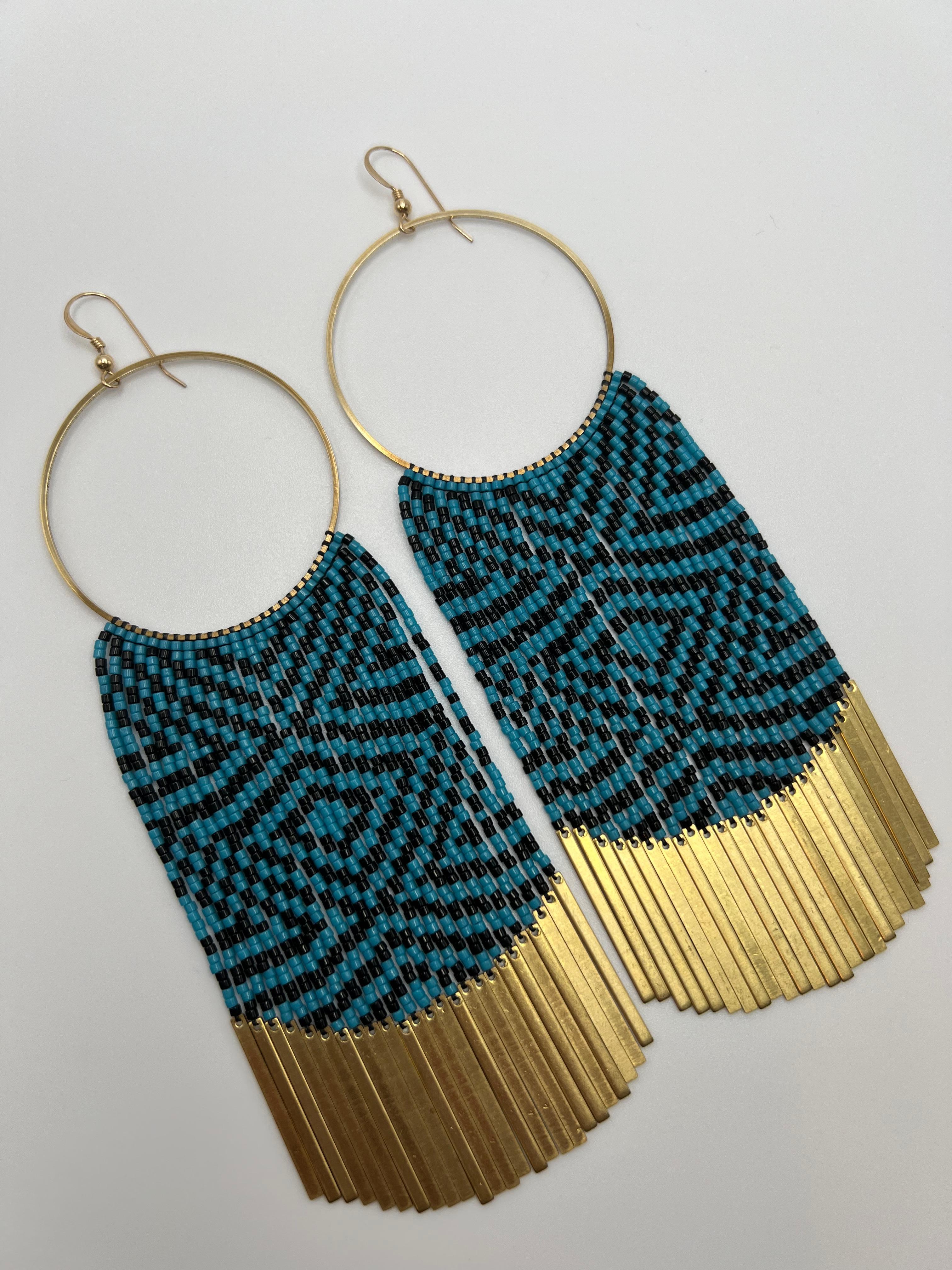These earrings feature the Raven’s Tail pattern ‘Diamonds’ Raven’s Tail is an ancient form of textile weaving practiced by the Indigenous Peoples of the Northwest coast of North America. Once an extinct art Raven’s Tail has seen a major resurgence