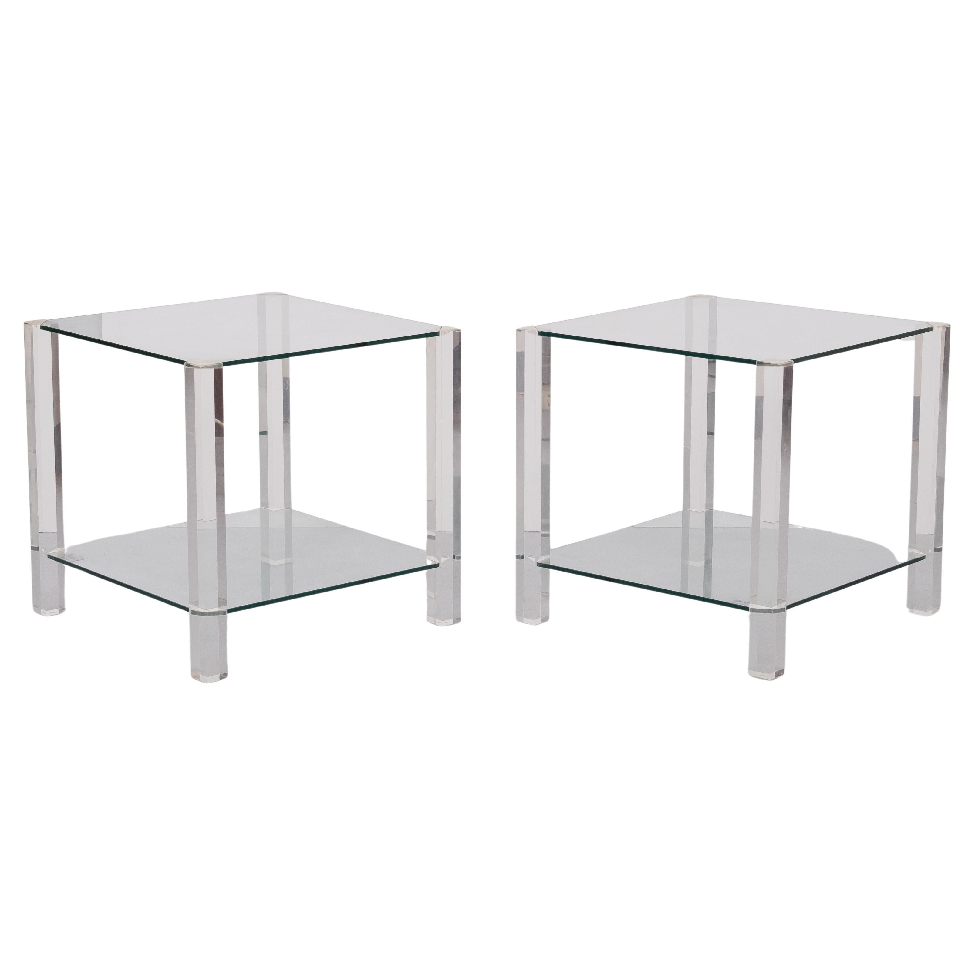par de Mesas auxiliares .patas cuadradas Lucite . viene con 8 mm de espesor 
tapas de cristal de seguridad , muy bonito diseño minimalista . mesas de buena calidad .

