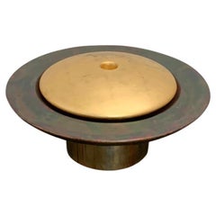 Ravi Sing, disque dans une fontaine spatiale en fibre de verre revêtue de cuivre et d'or