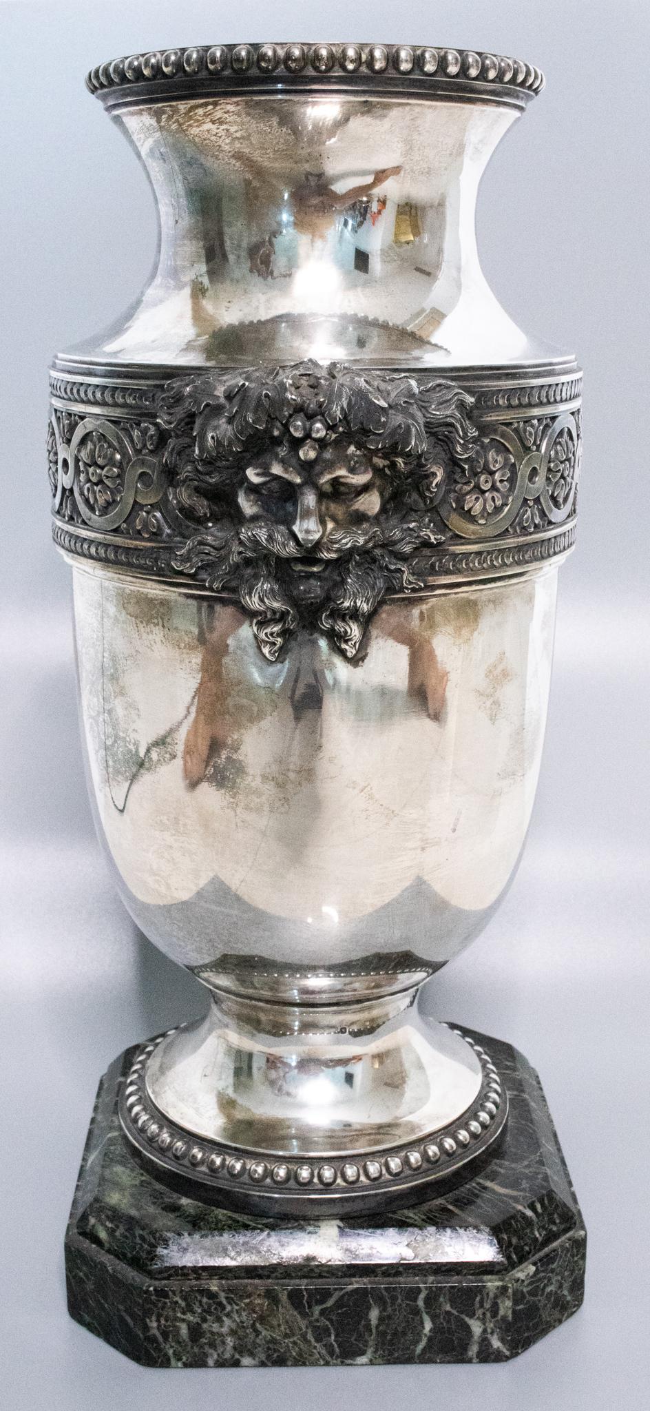 Ravinet & Co Paris 1912 Louis XVI Neoclassical Urn Vase Bacchus in .950 Silver For Sale 4