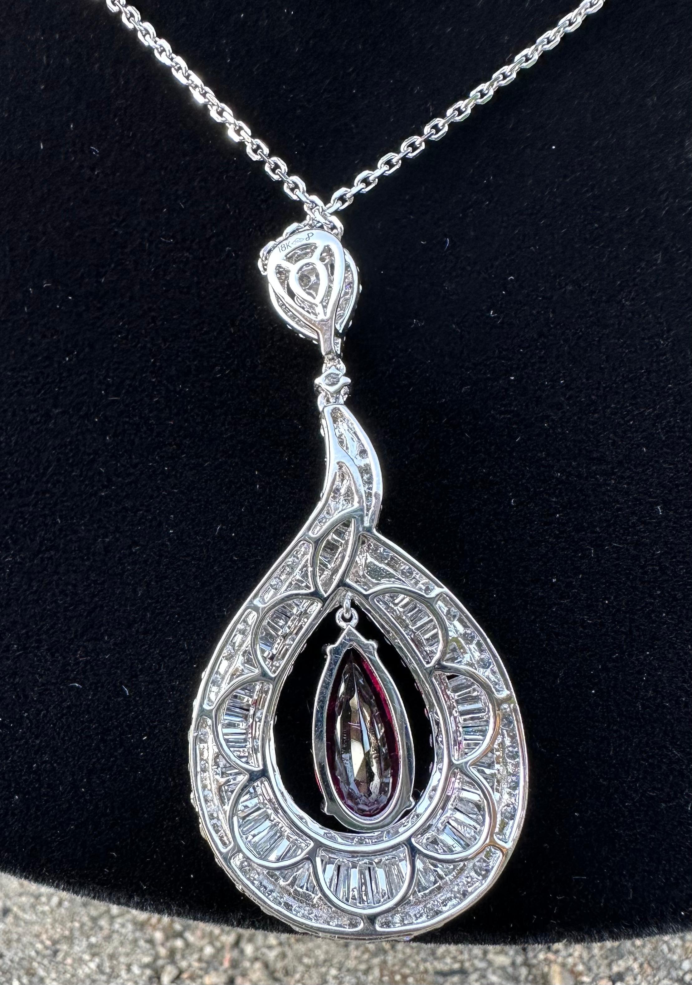 Ravishing 10.20 Carat Diamond and Rubellite Tear Drop 18K Gold Pendant on Chain In Excellent Condition For Sale In Tustin, CA