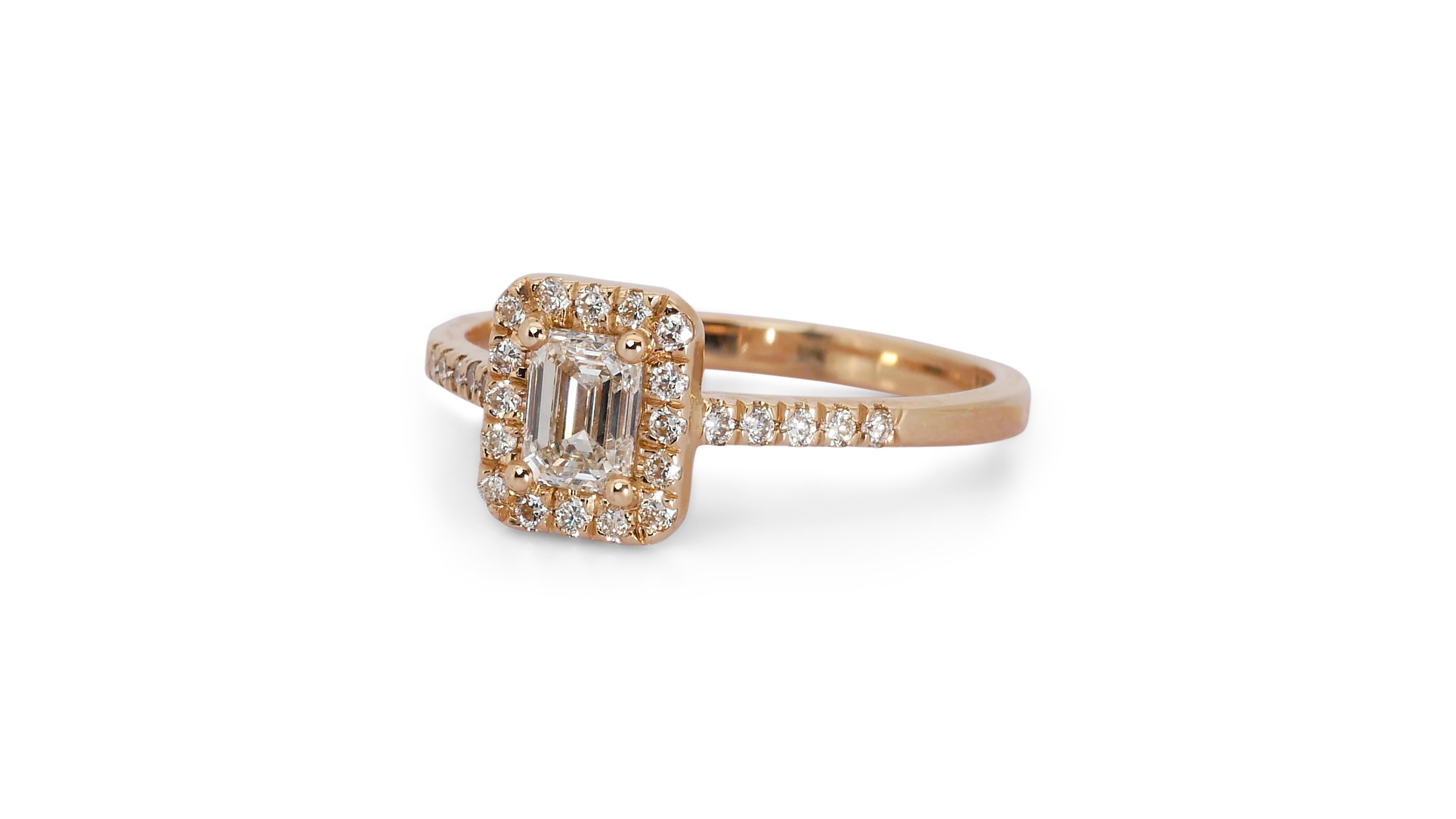 Ravishing 18k Rose Gold Halo Ring w/ 0.84 Carat Natural Diamonds IGI Cert In New Condition For Sale In רמת גן, IL