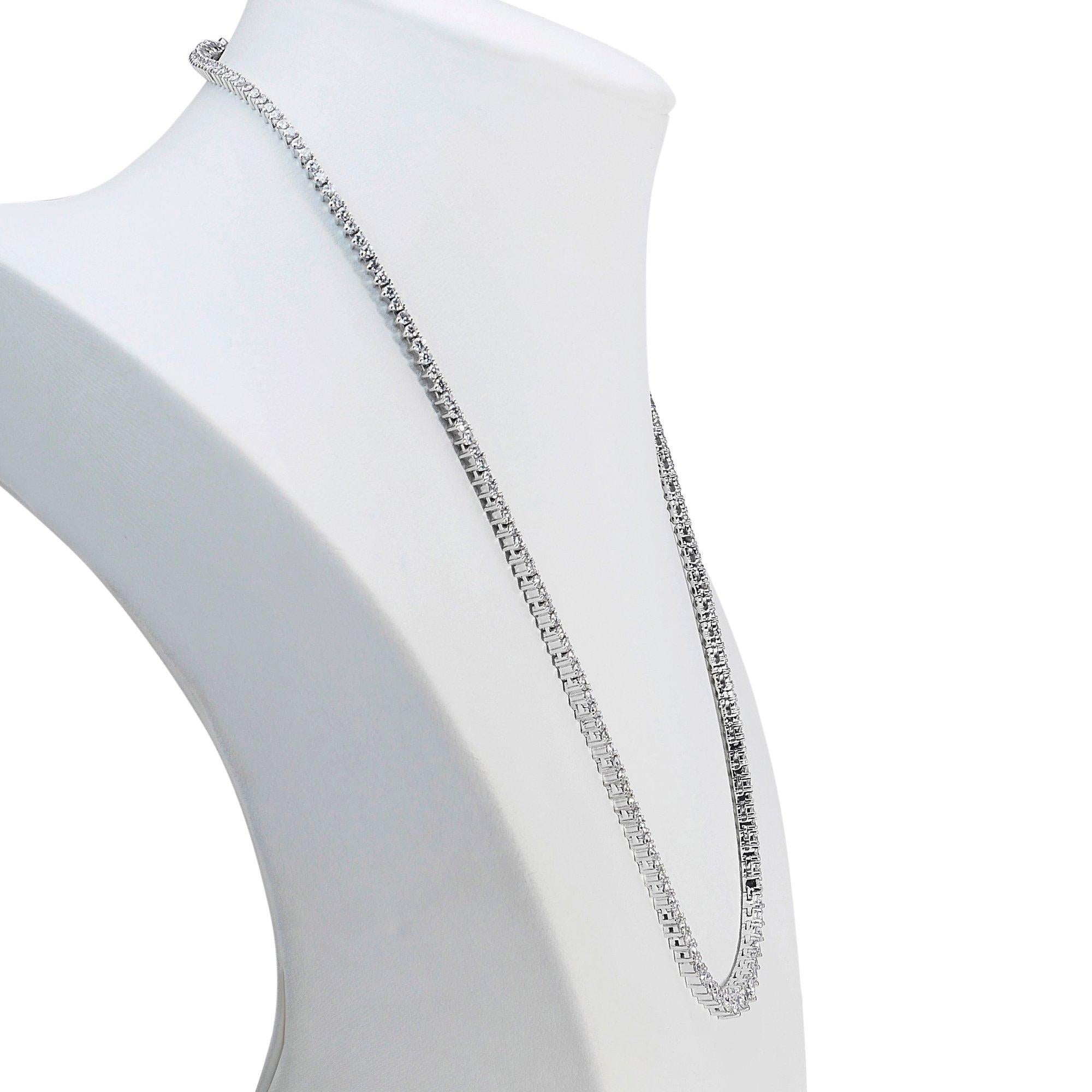 Ravishing 18k White Gold Necklace w/ 5.78 ct Natural Diamonds IGI Certificate In New Condition For Sale In רמת גן, IL