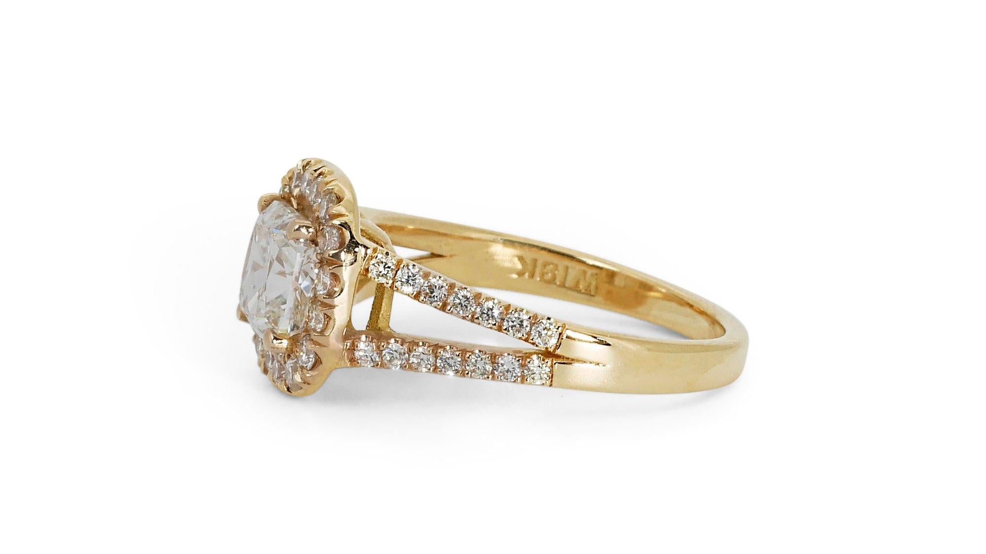 Women's Ravishing 18k Yellow Gold Halo Ring w/ 2.05 ct Natural Diamonds IGI Cert For Sale