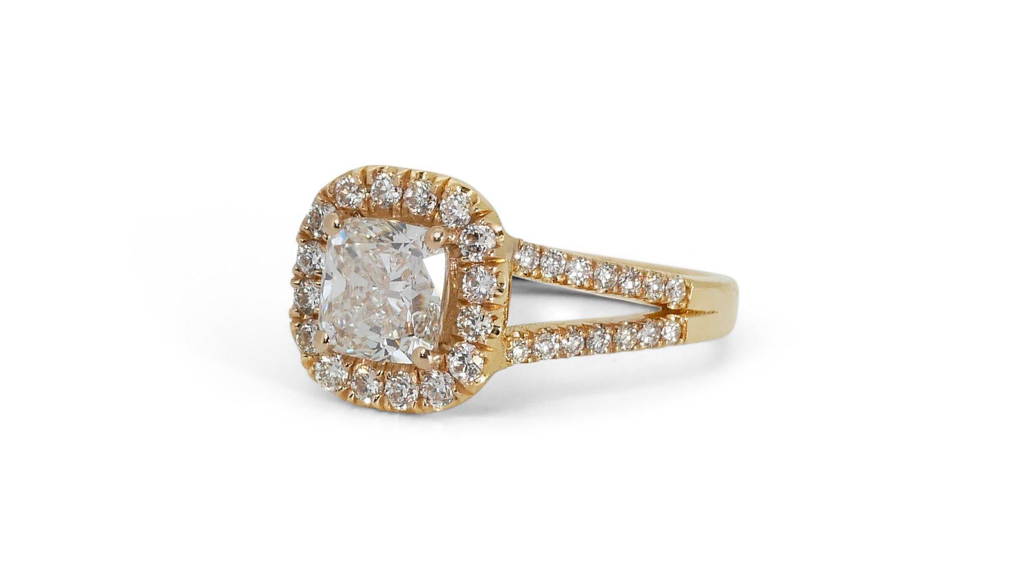 Ravishing 18k Yellow Gold Halo Ring w/ 2.05 ct Natural Diamonds IGI Cert For Sale 1