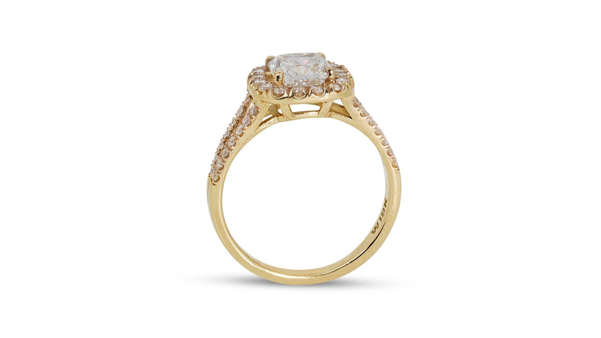 Ravishing 18k Yellow Gold Halo Ring w/ 2.05 ct Natural Diamonds IGI Cert For Sale 2