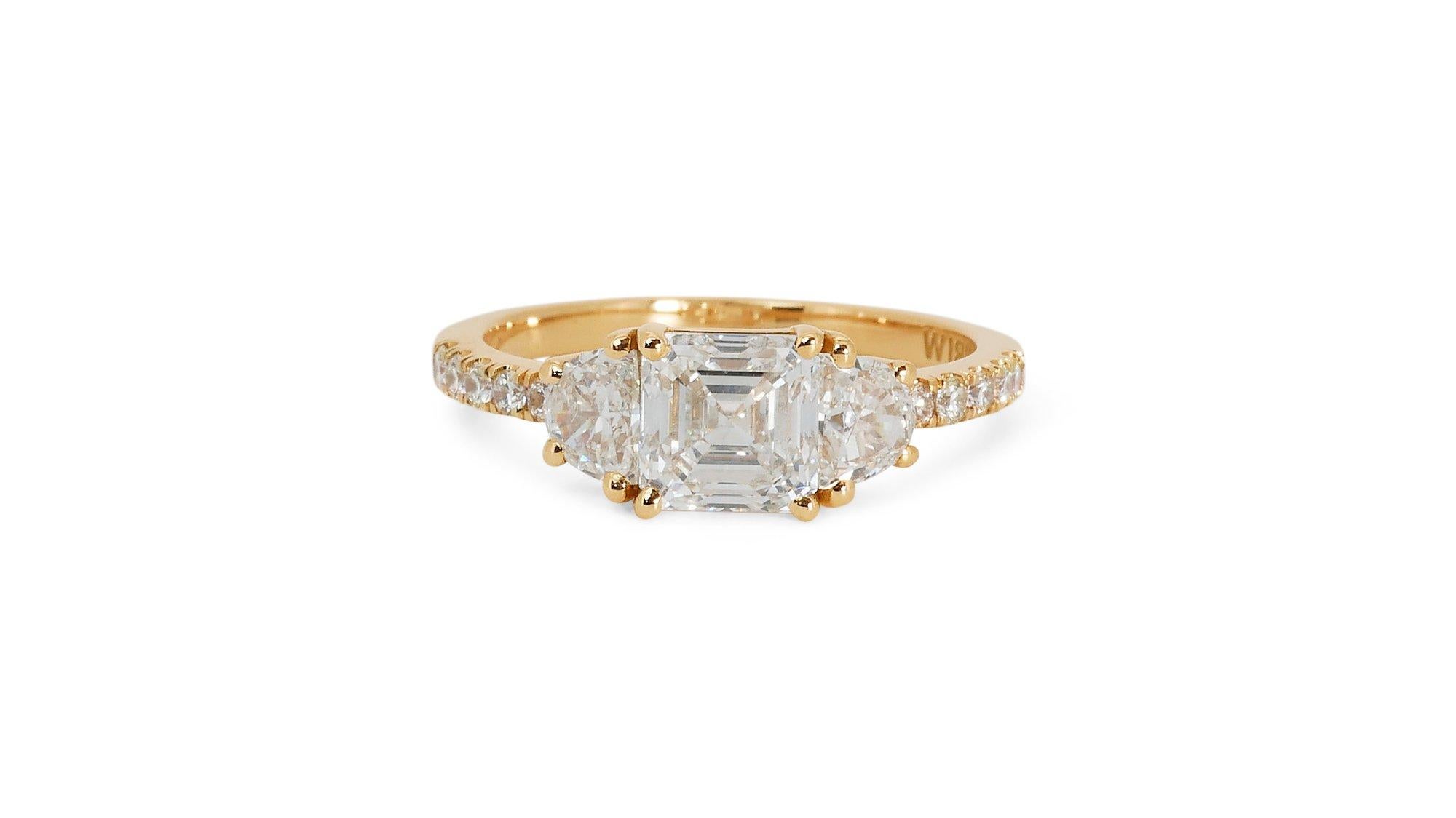 Square Cut Beautiful 2.24ct Diamonds Ring with IGI Certificate For Sale