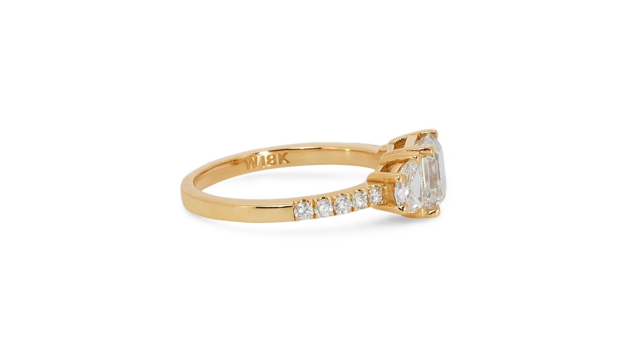 Beautiful 2.24ct Diamonds Ring with IGI Certificate In New Condition For Sale In רמת גן, IL