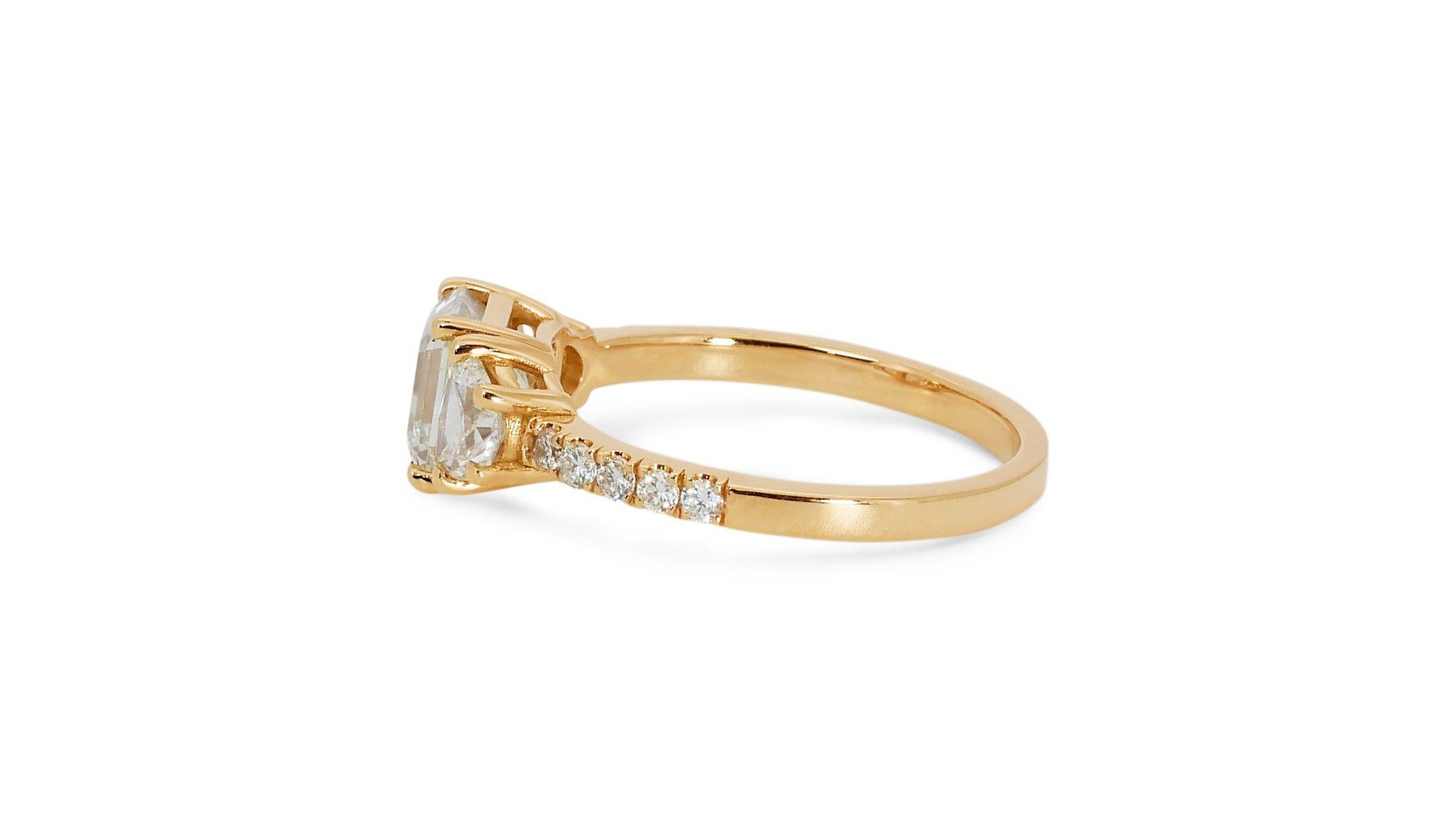 Beautiful 2.24ct Diamonds Ring with IGI Certificate For Sale 1