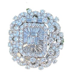 Ravishing 5.25 Carat Diamond Ballerina Center Scalloping Design 18k Gold Ring