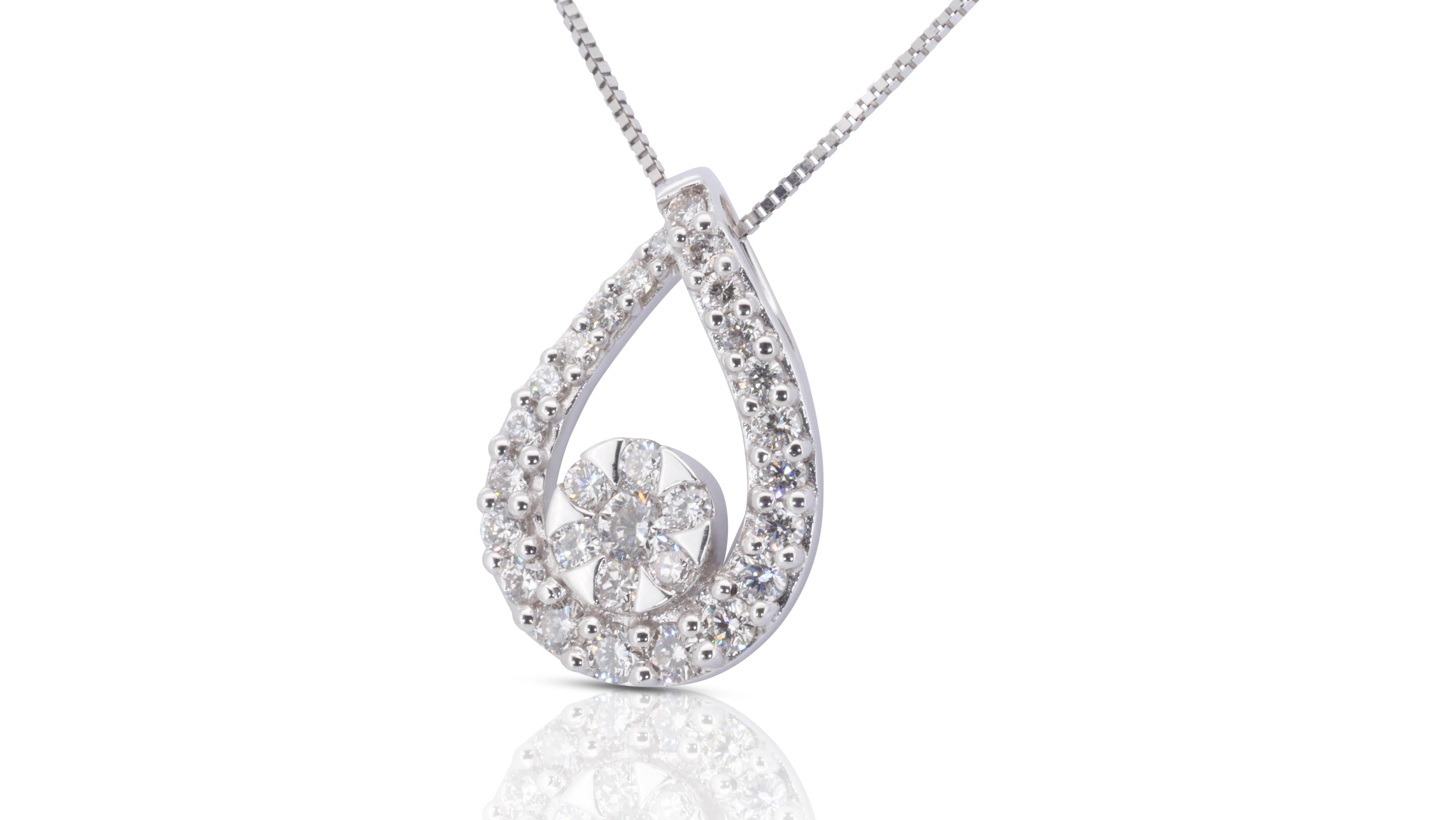 Taille ronde Ravissant pendentif en or blanc 9 carats avec diamants naturels de 1,03 carat en vente