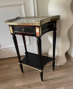 Ravissante console à deux niveaux en laque noire par Maison Jansen, France 1950.